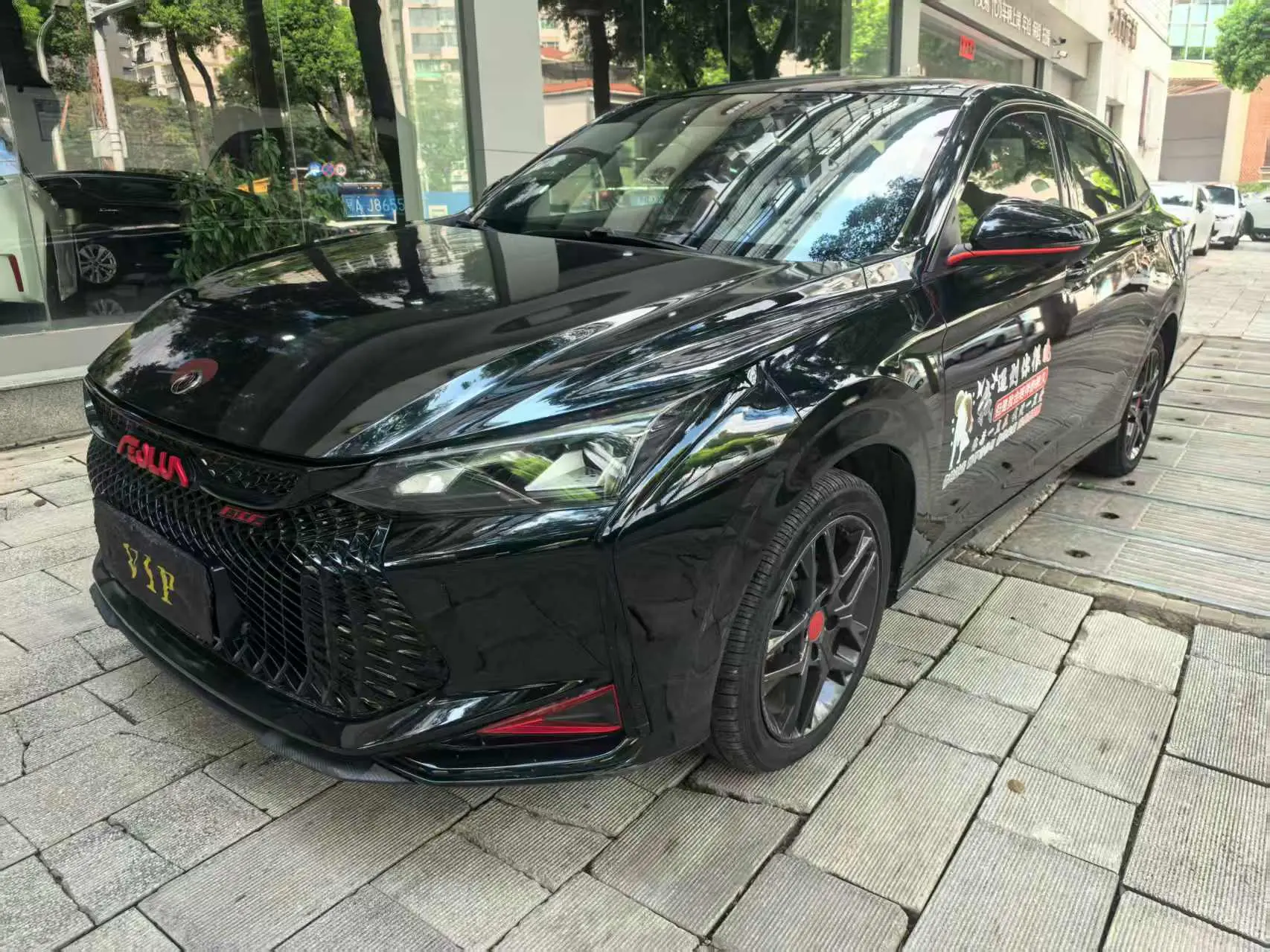 Dongfeng Yixuan  из Китая