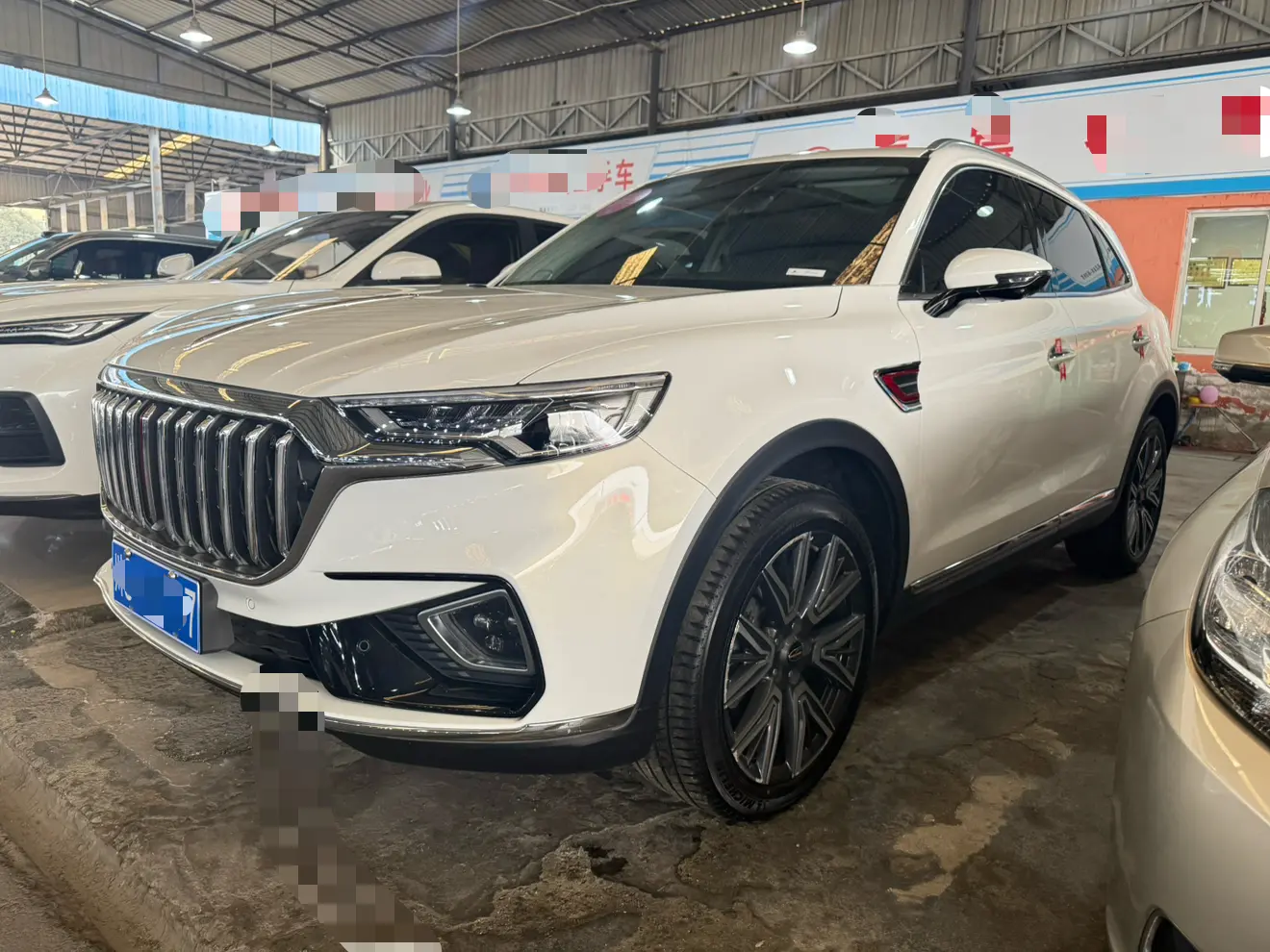 Hongqi HS5  из Китая