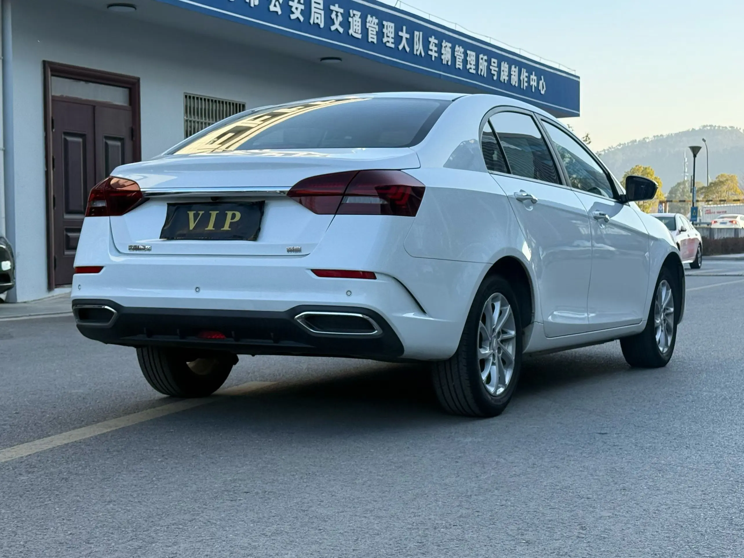 Geely Emgrand  из Китая