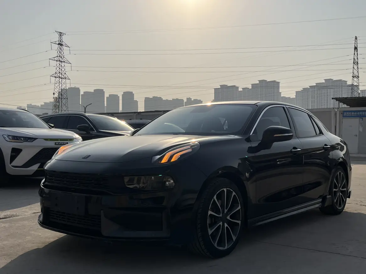 Lynk & Co 03