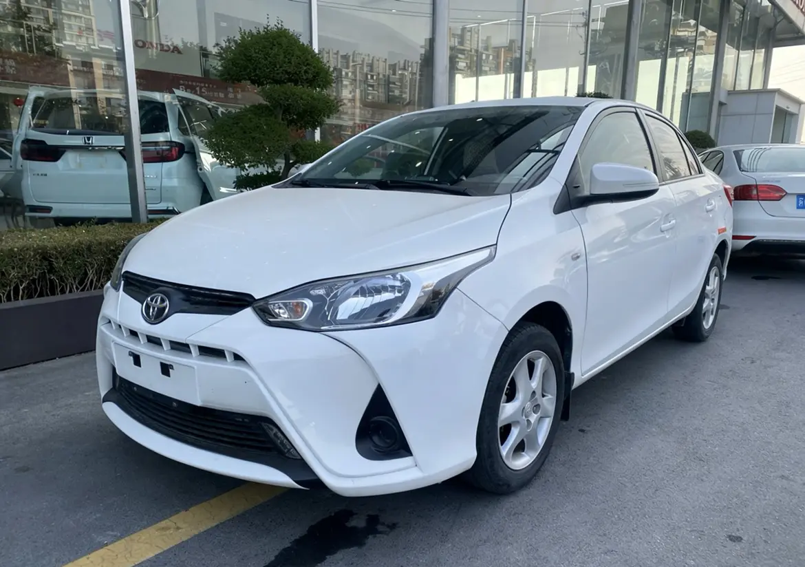 Toyota YARiS L Enjoy  из Китая