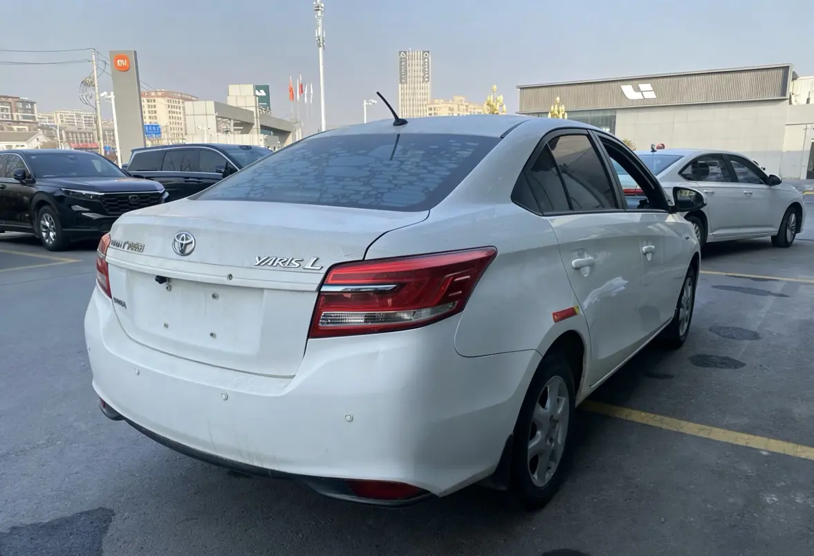 Toyota YARiS L Enjoy  из Китая