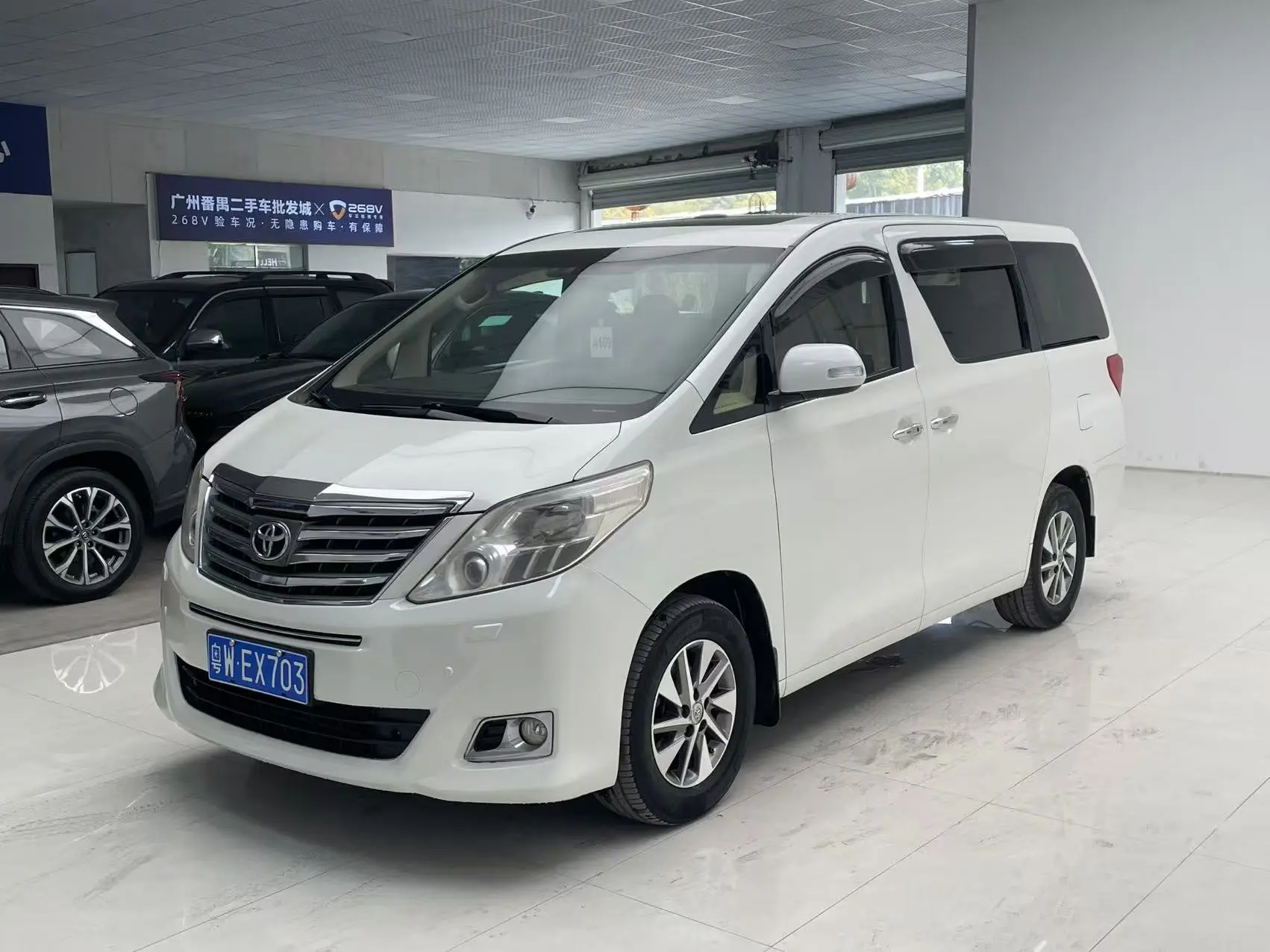 Toyota Alphard (Elfa)  из Китая