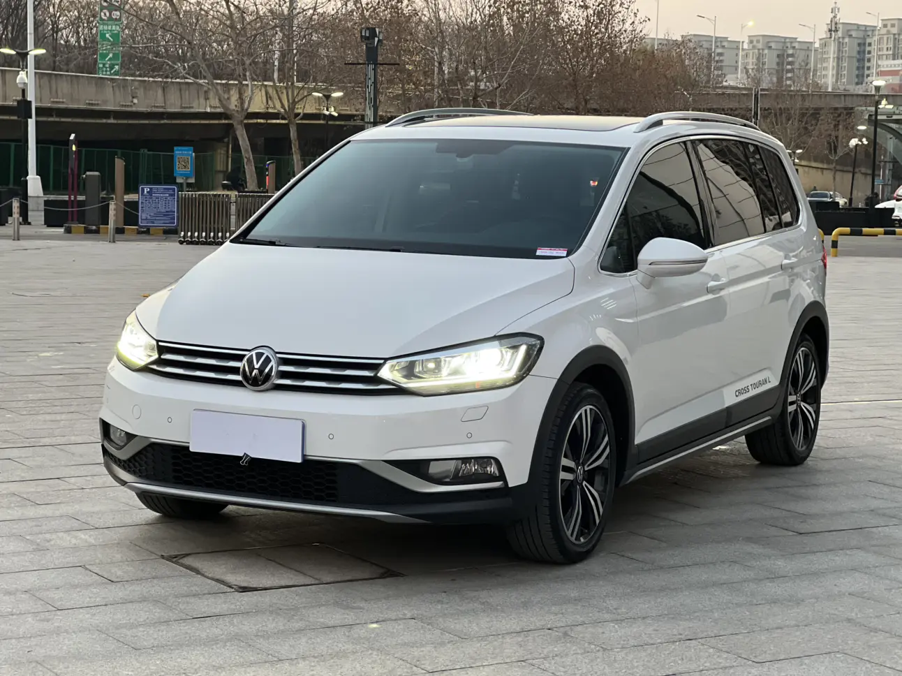 Volkswagen Touran L  из Китая