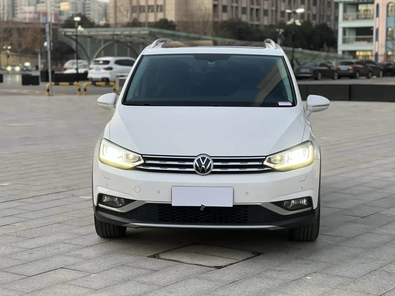 Volkswagen Touran L  из Китая