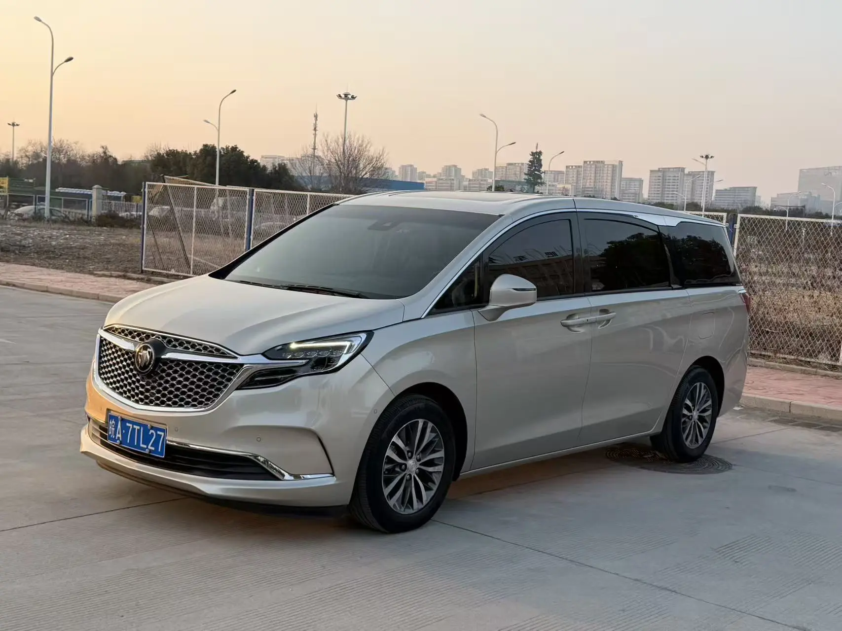 Buick GL8  из Китая