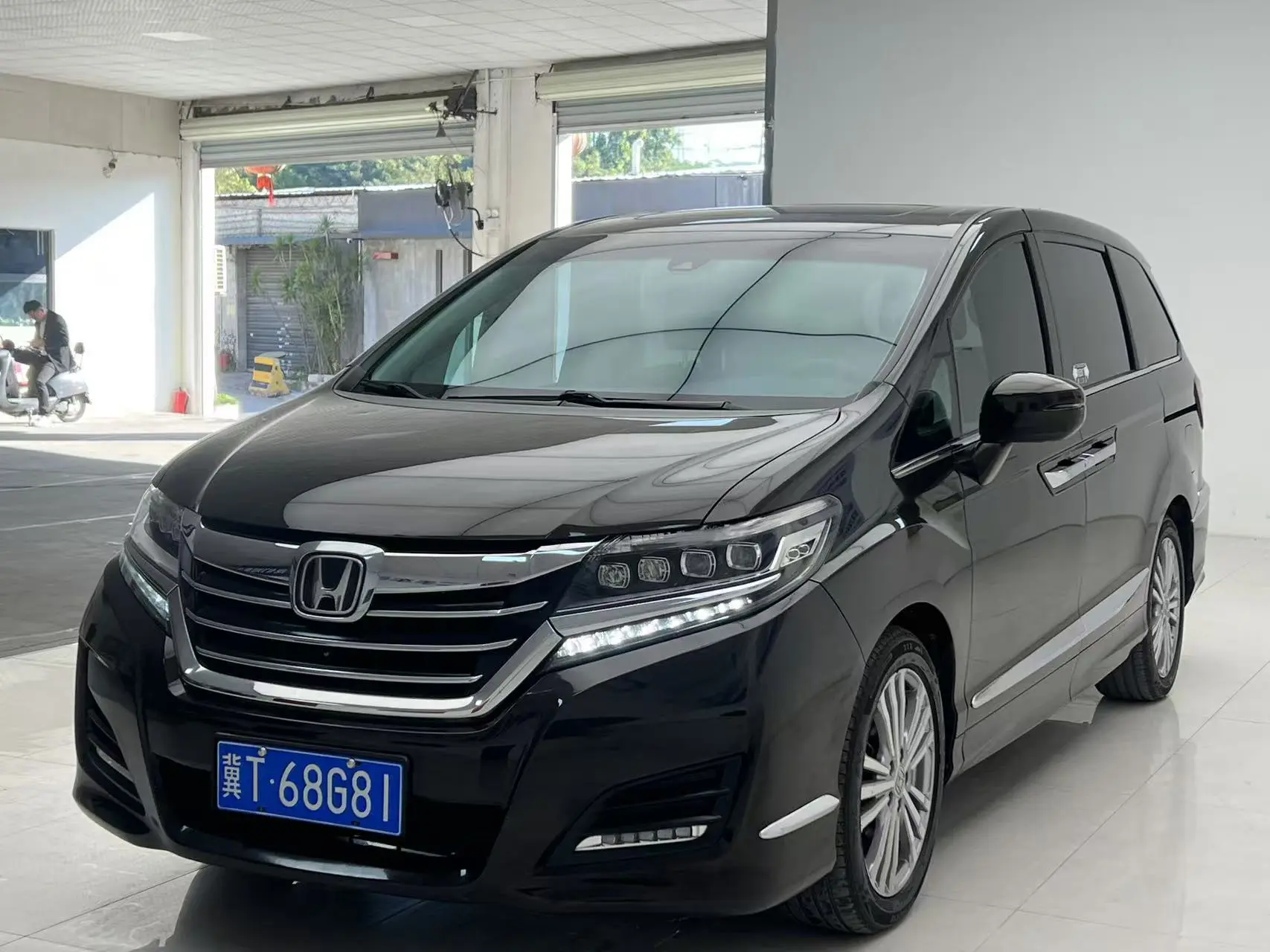 Honda Elysion (Alison)  из Китая