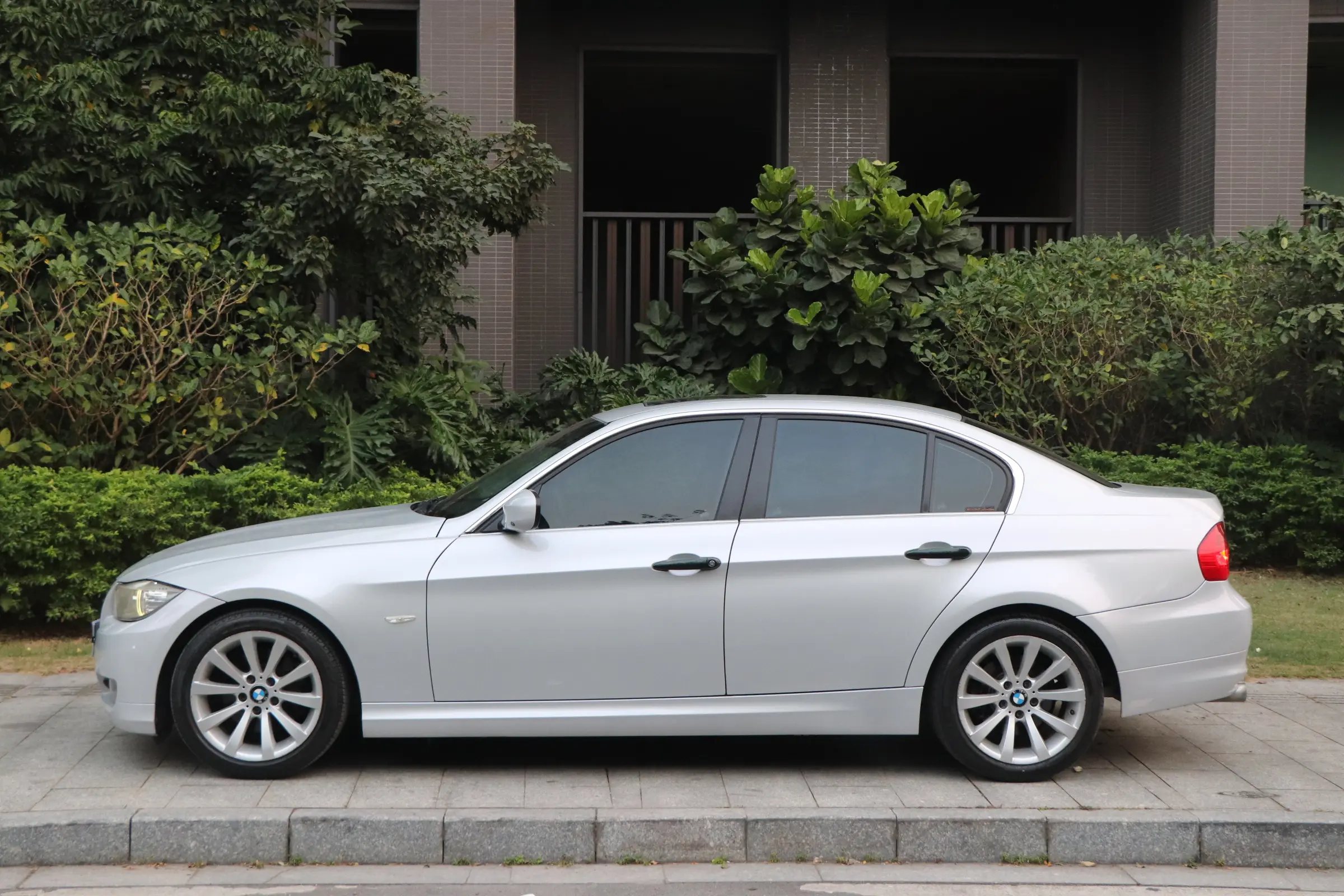 BMW 3 Series  из Китая