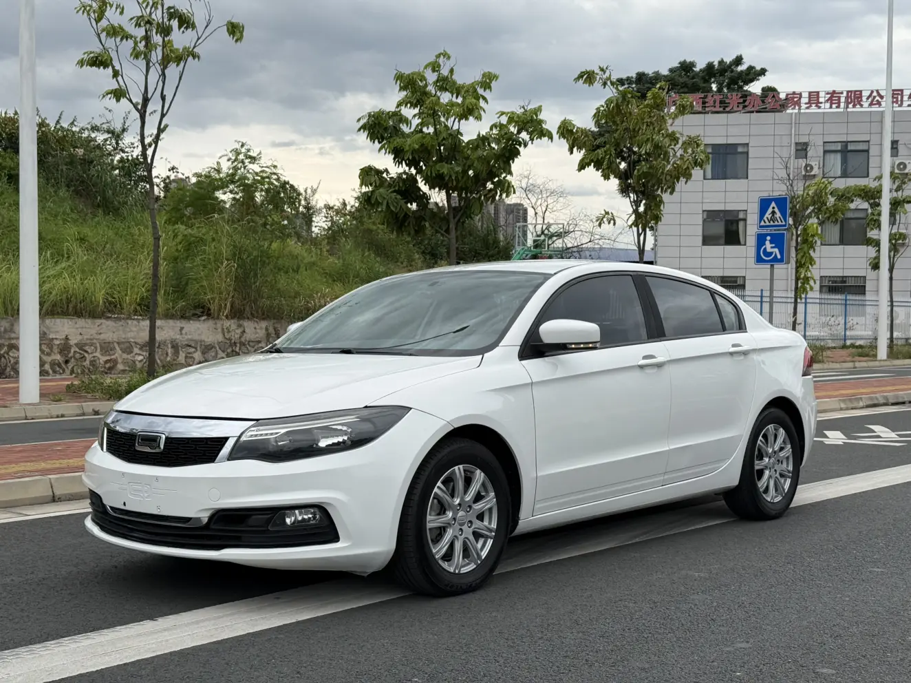 Qoros 3  из Китая