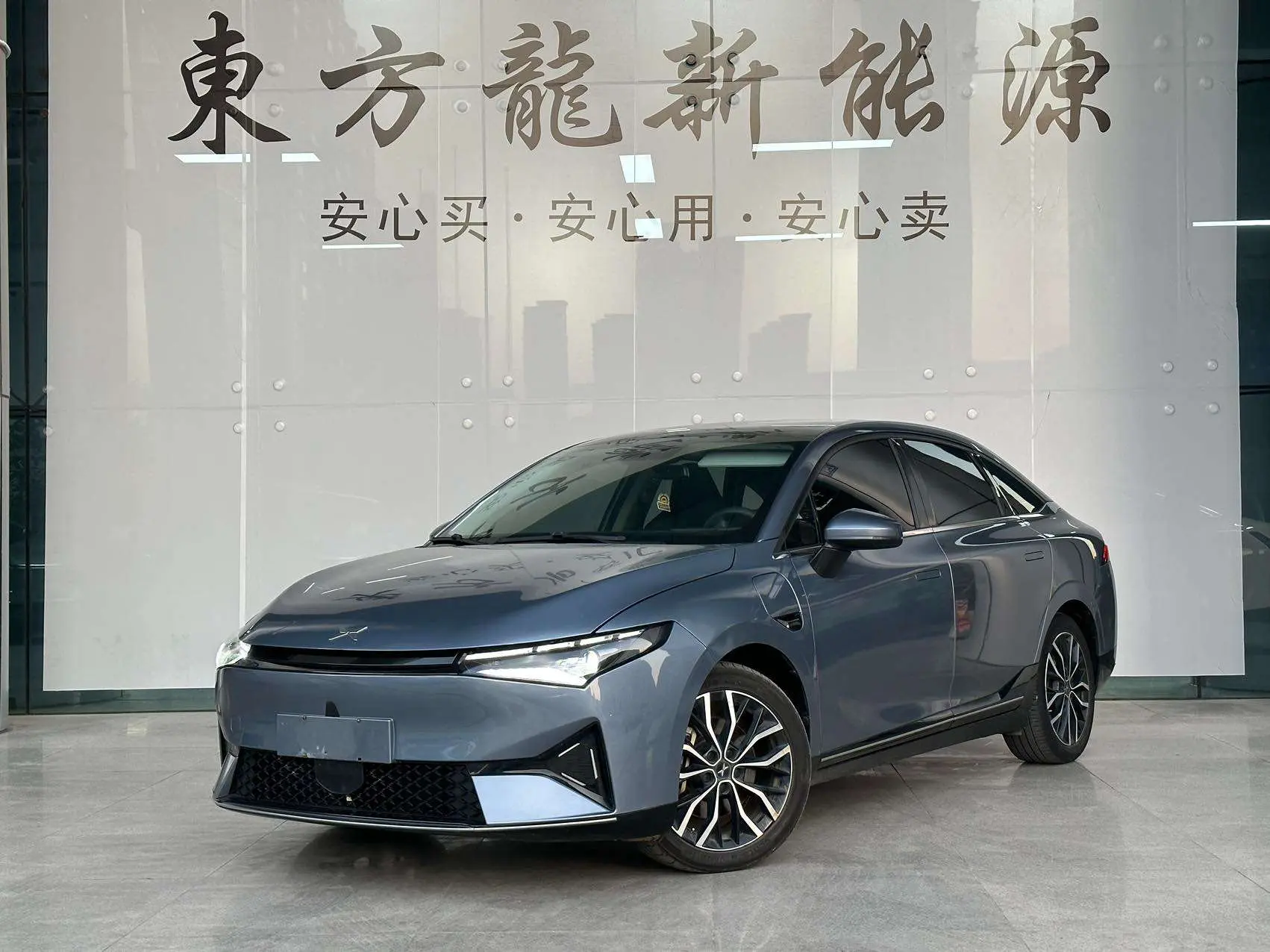 Xpeng P5  из Китая