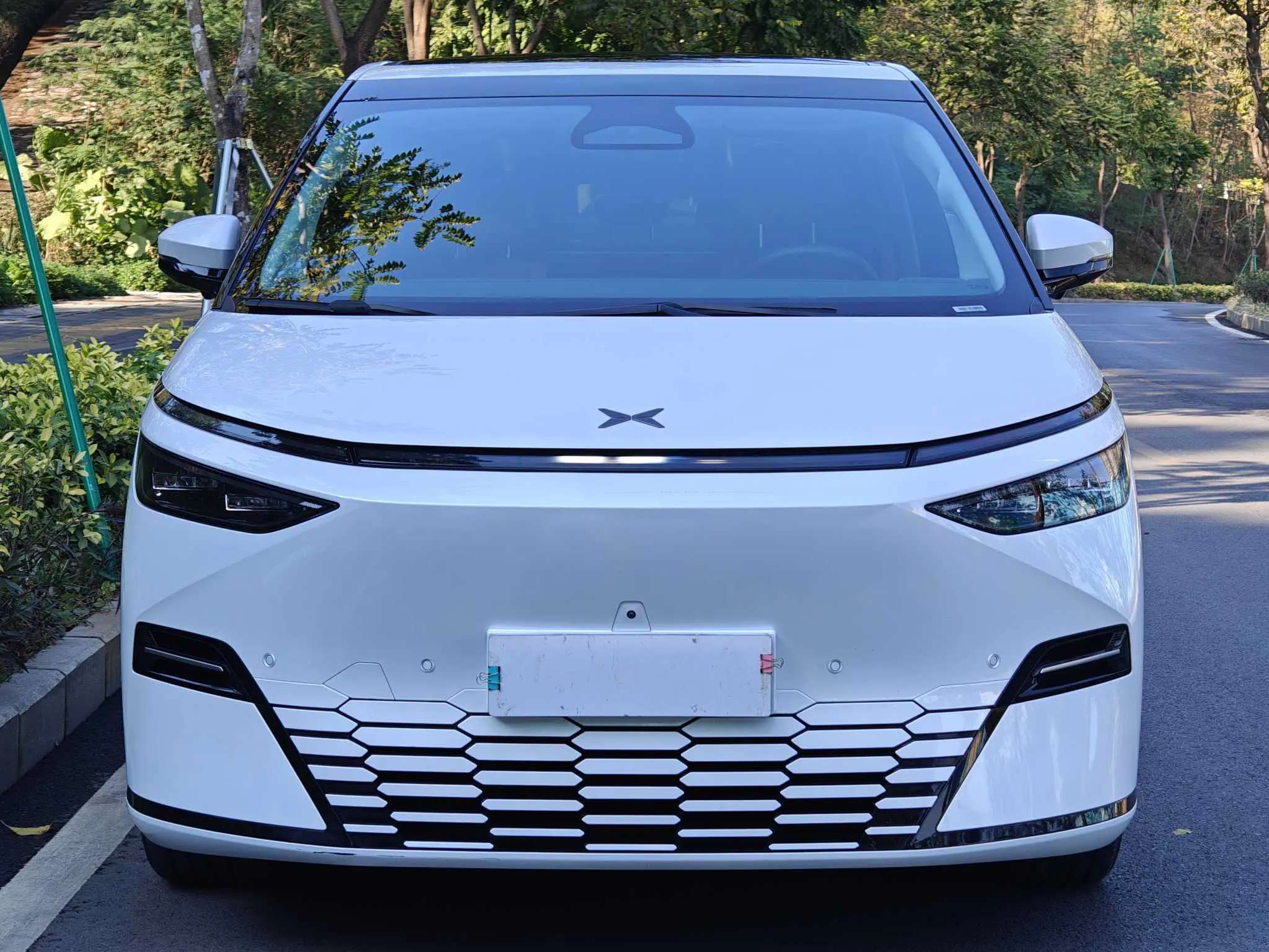 Xpeng X9  из Китая