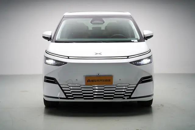 Xpeng X9  из Китая