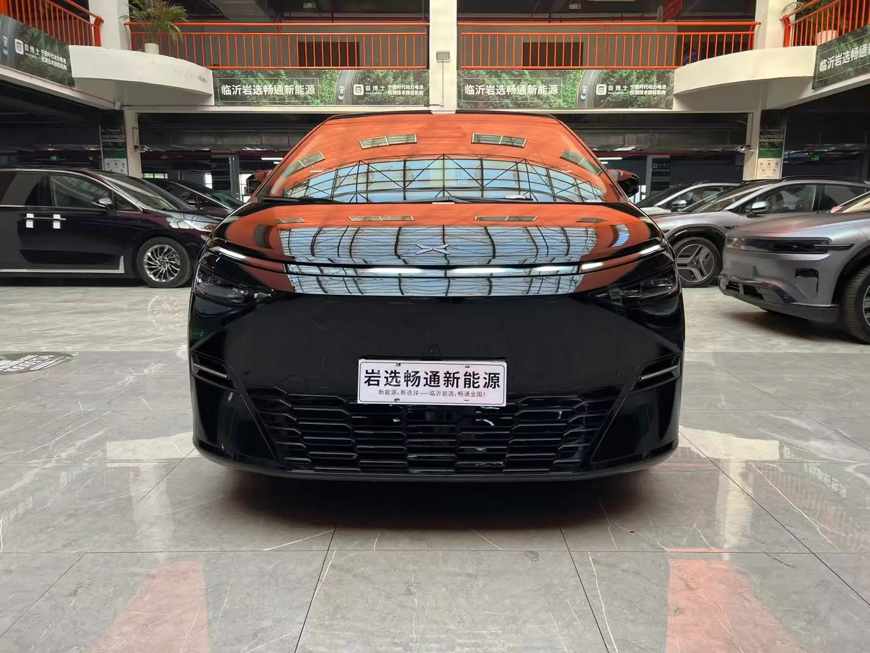 Xpeng X9  из Китая