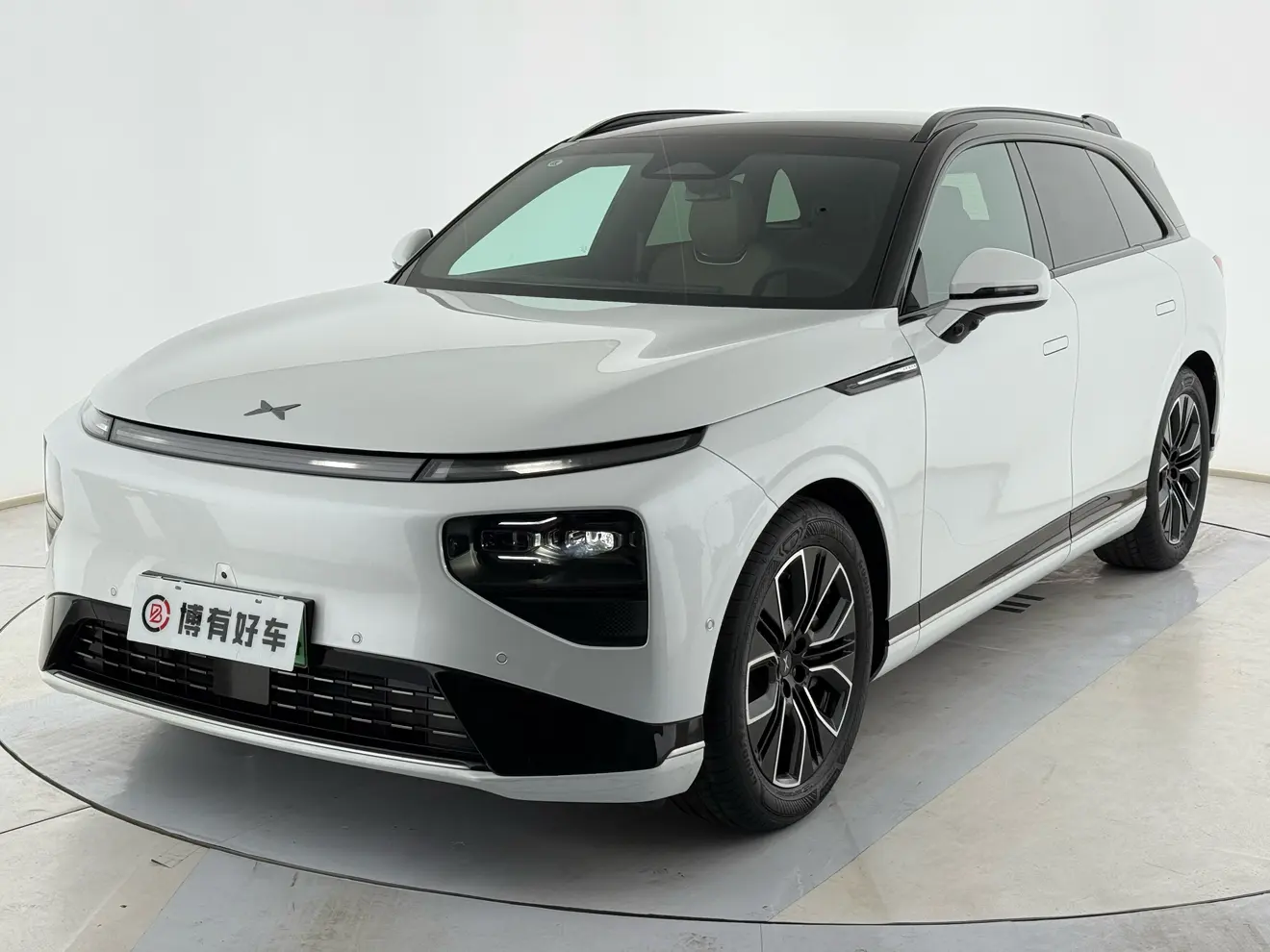 Xpeng G9  из Китая