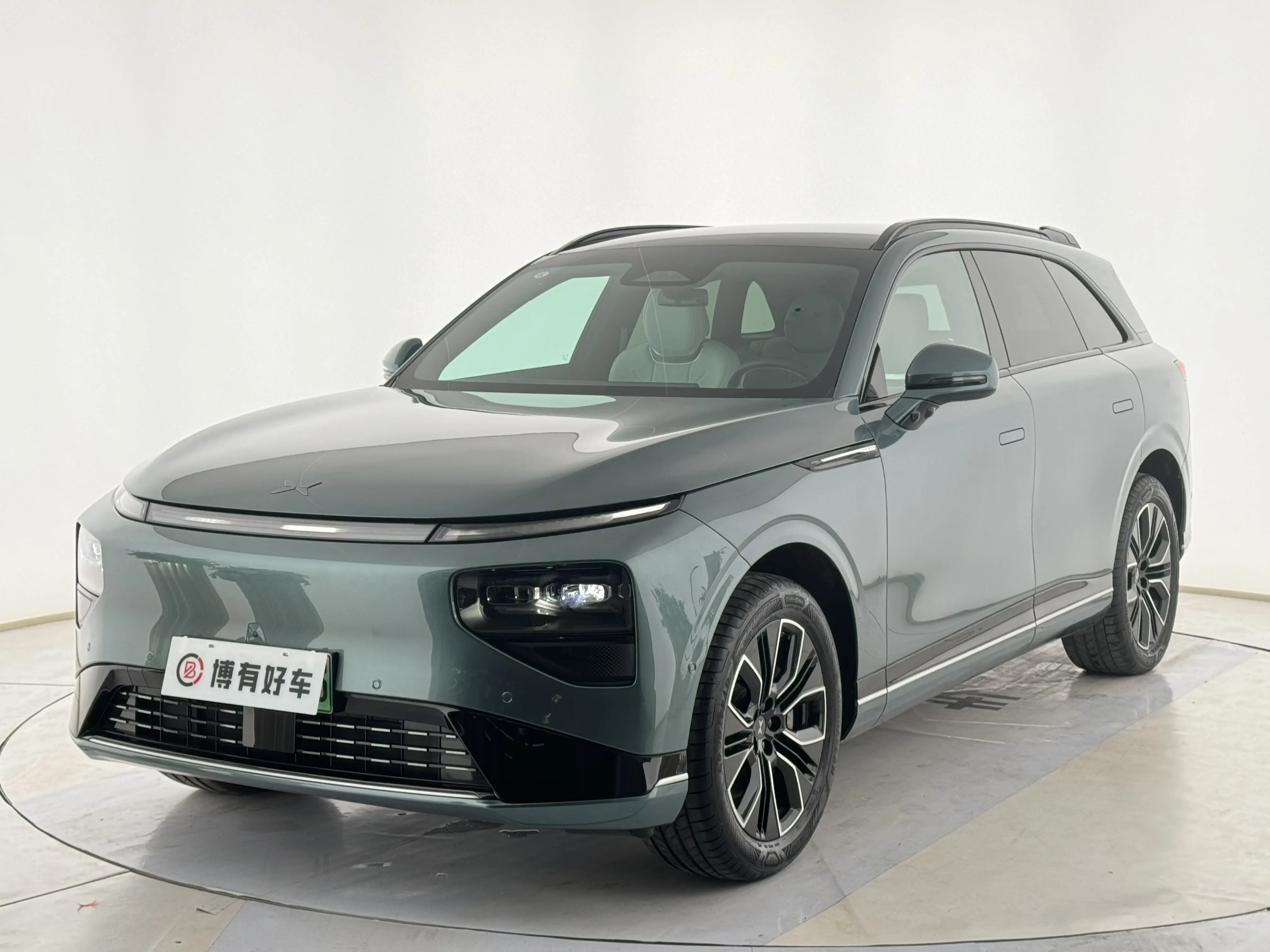 Xpeng G9  из Китая