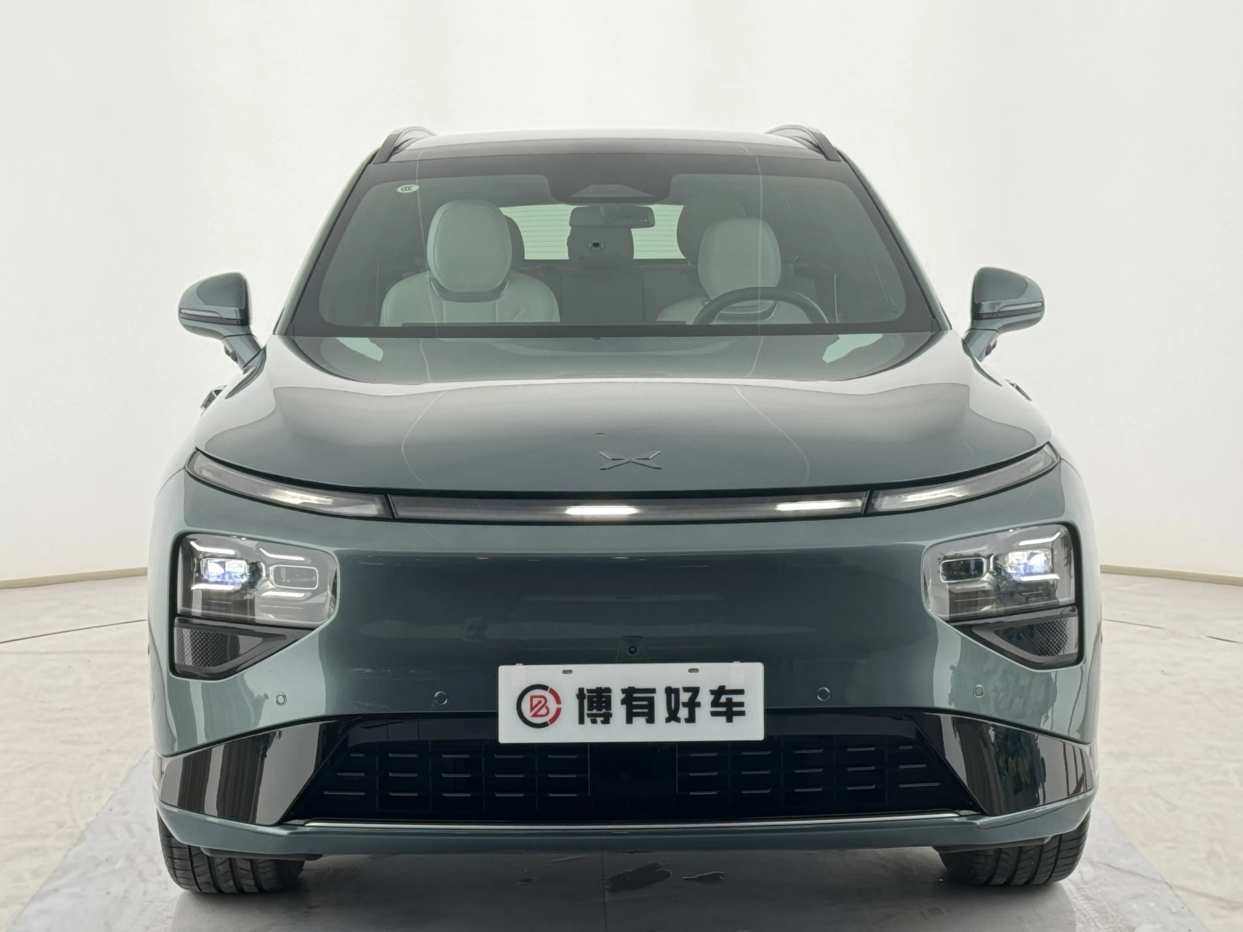 Xpeng G9  из Китая