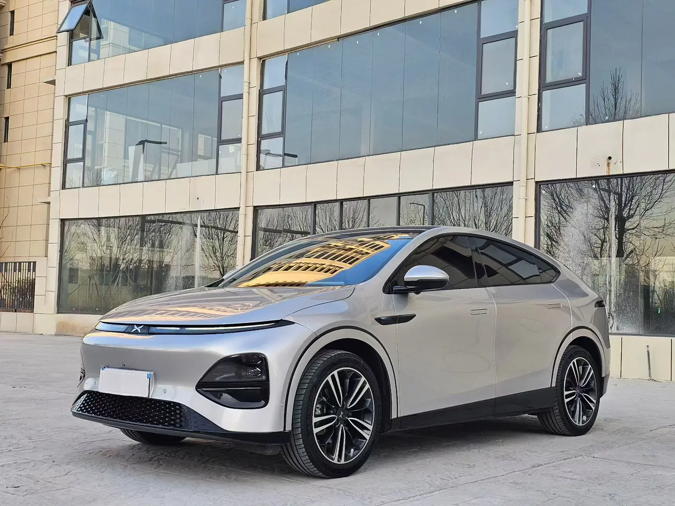 Xpeng G6  из Китая