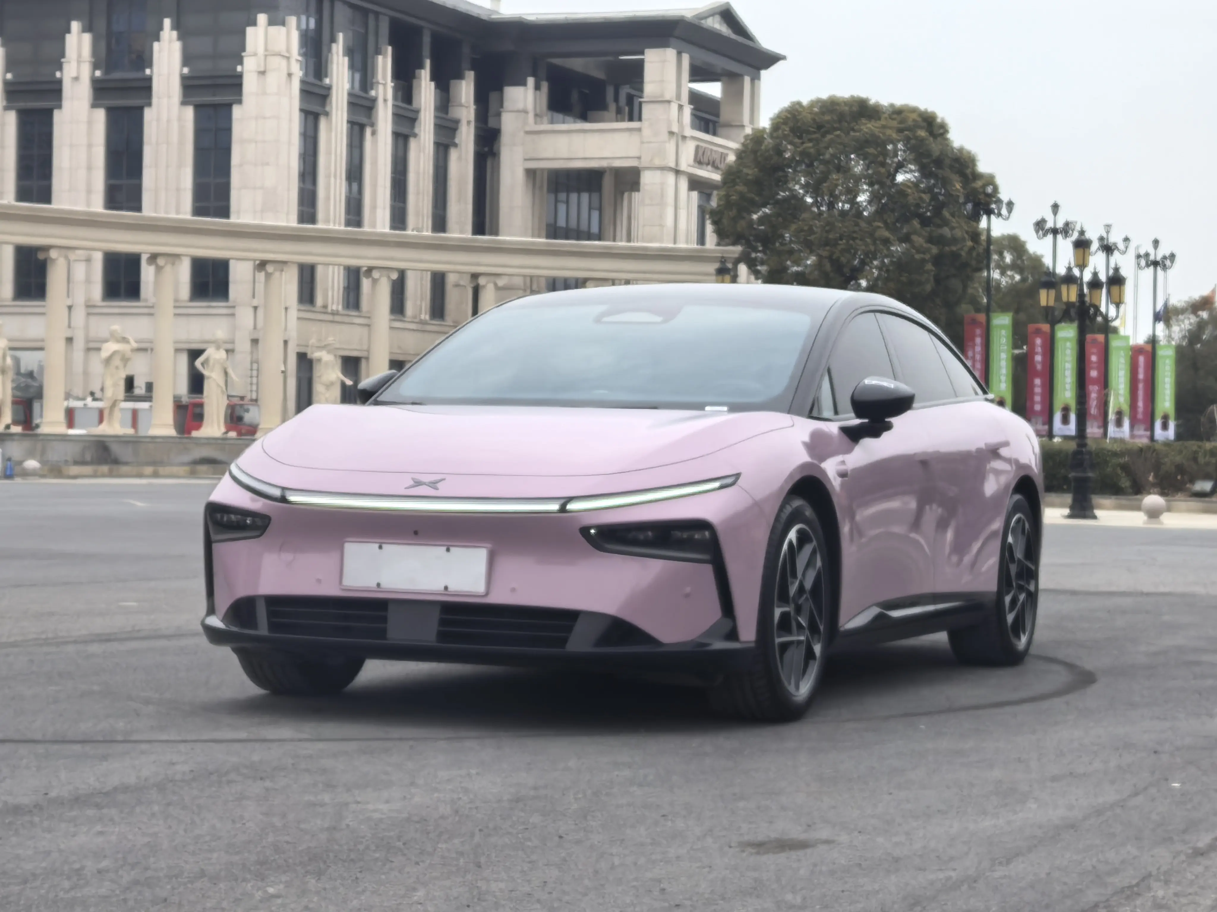 Xpeng P7+  из Китая