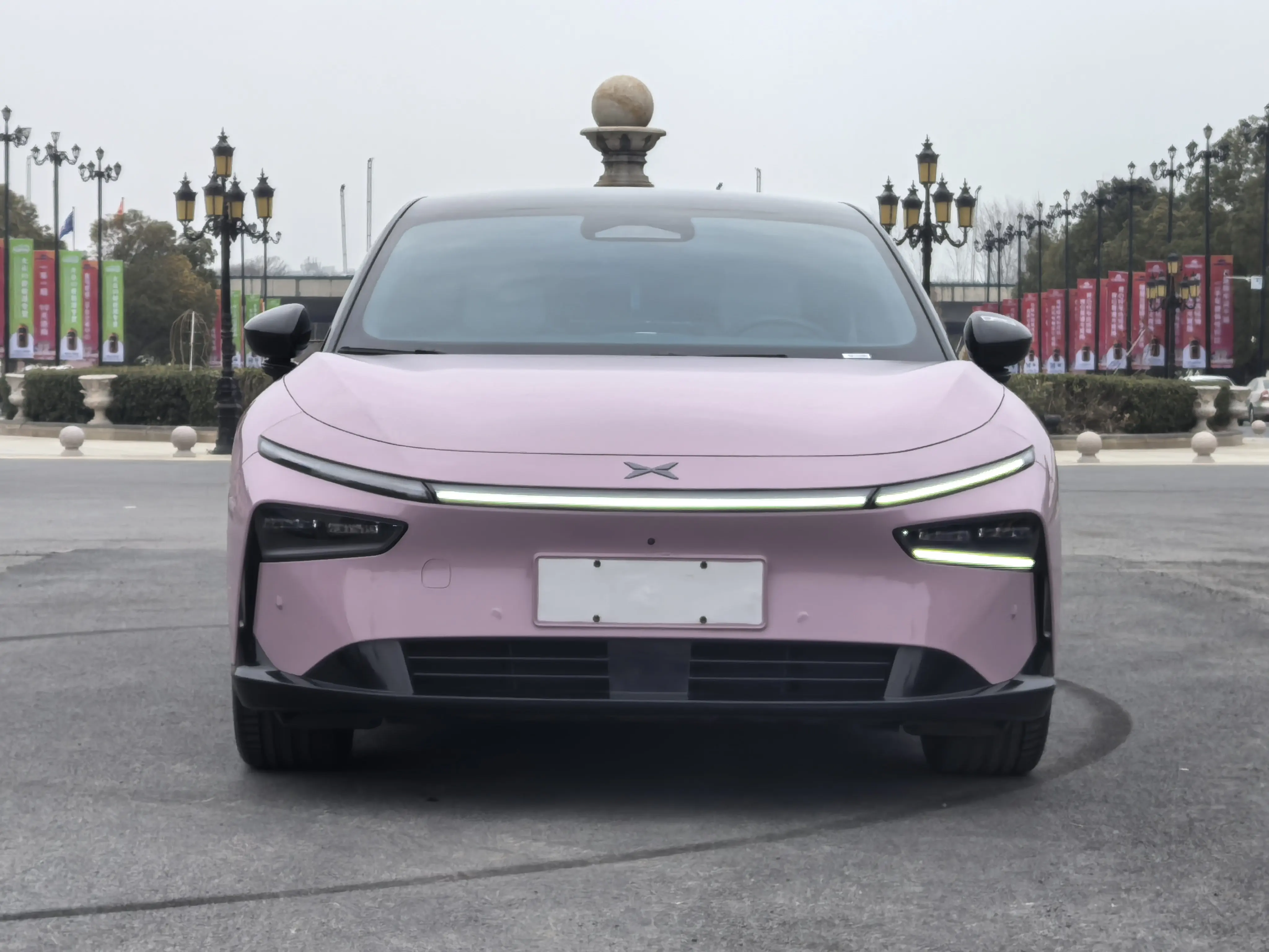 Xpeng P7+  из Китая