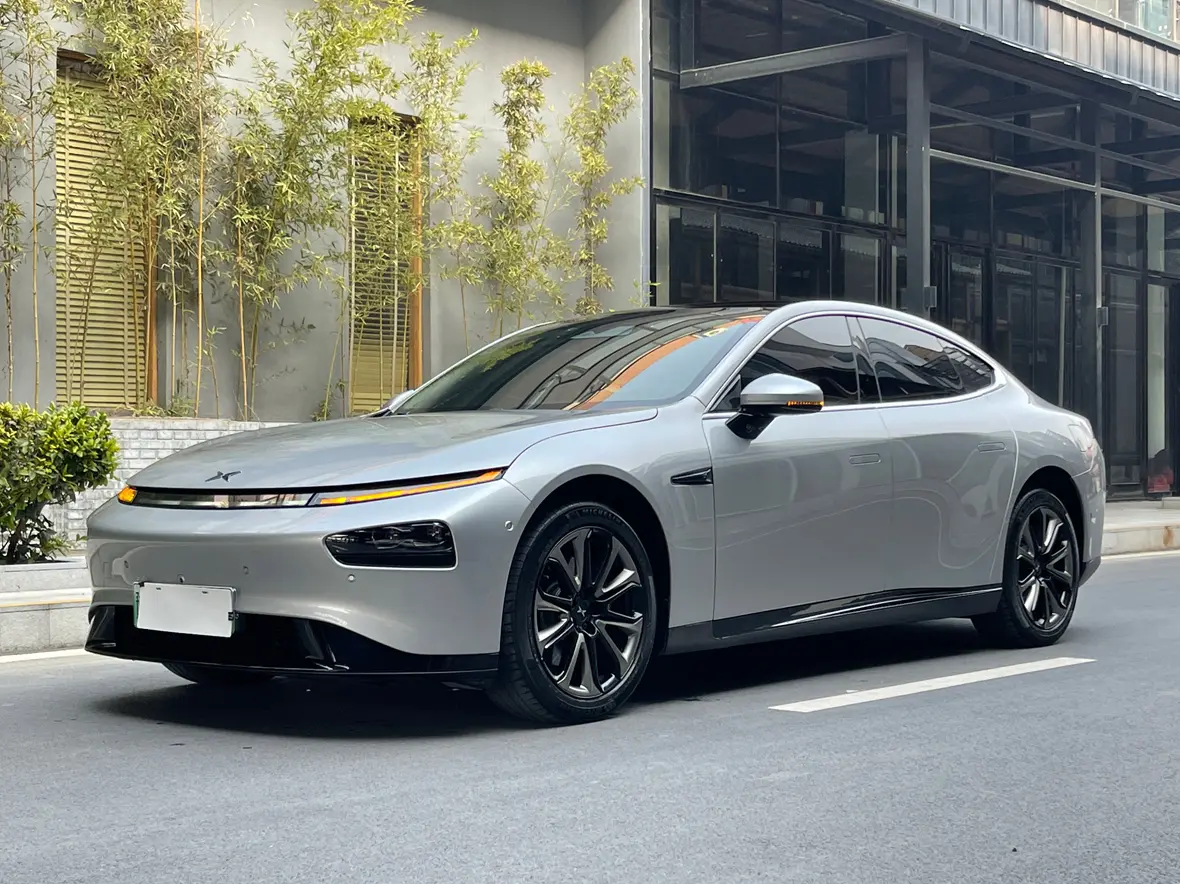 Xpeng P7  из Китая