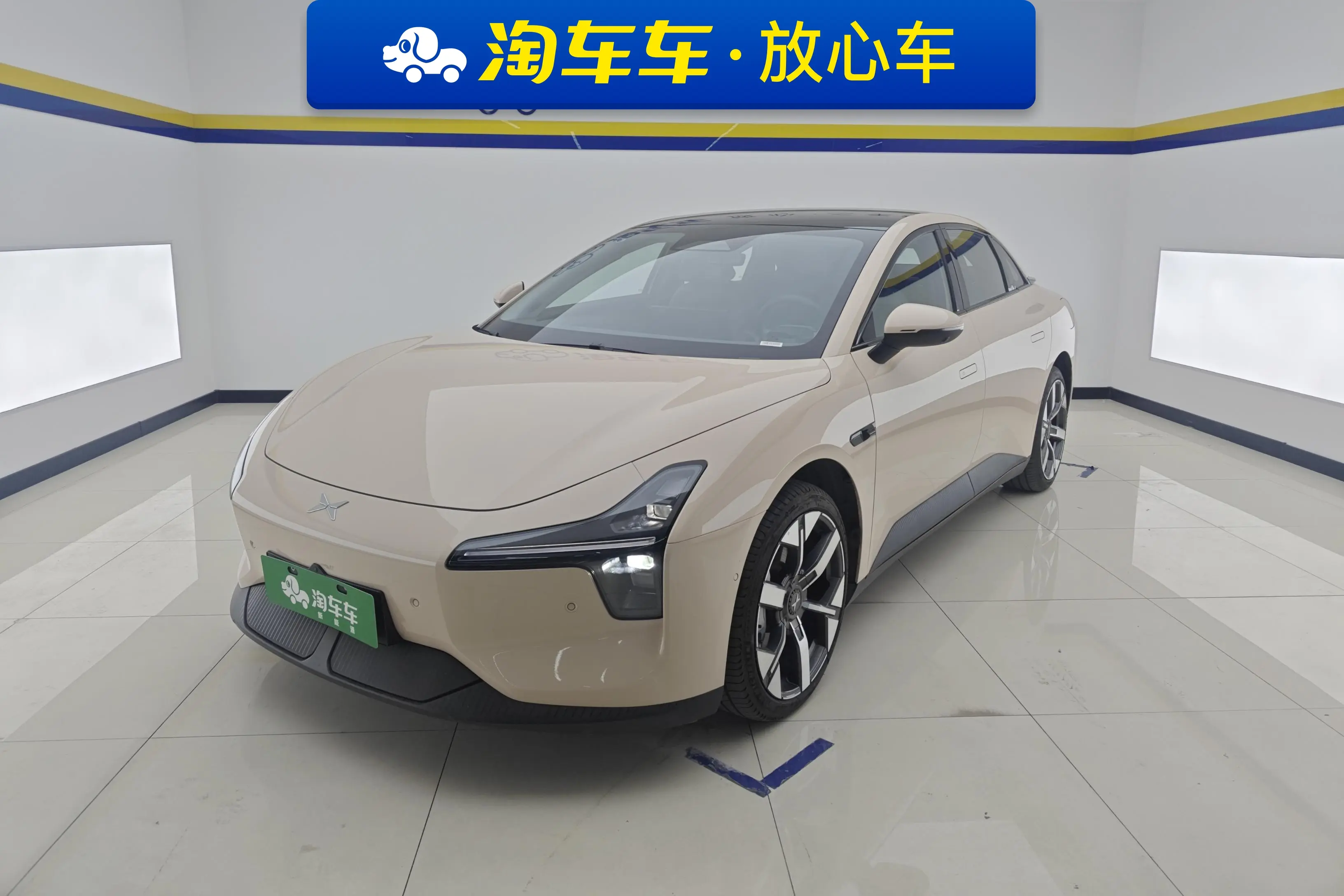 Xpeng Xiaopeng MONA M03  из Китая