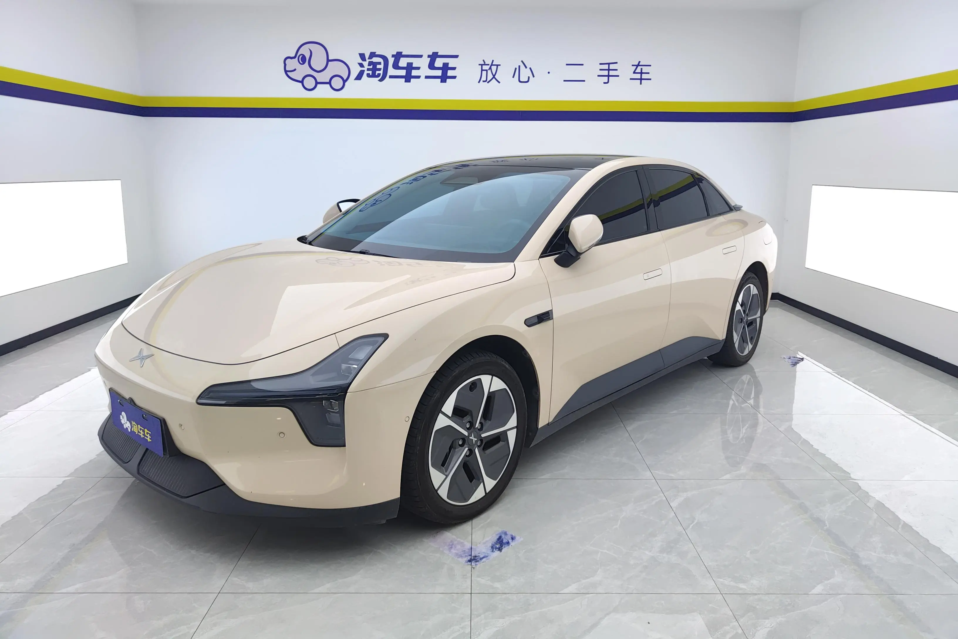 Xpeng Xiaopeng MONA M03  из Китая