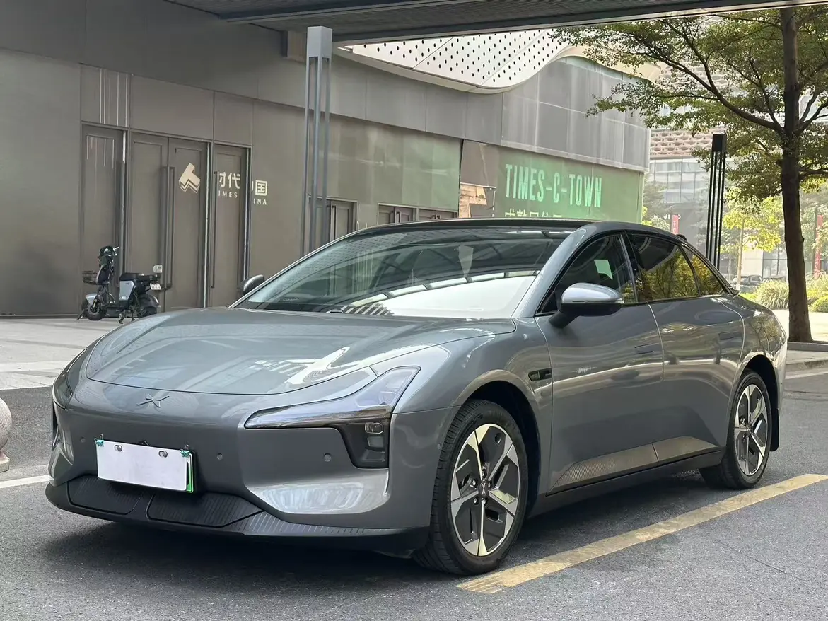 Xpeng Xiaopeng MONA M03  из Китая