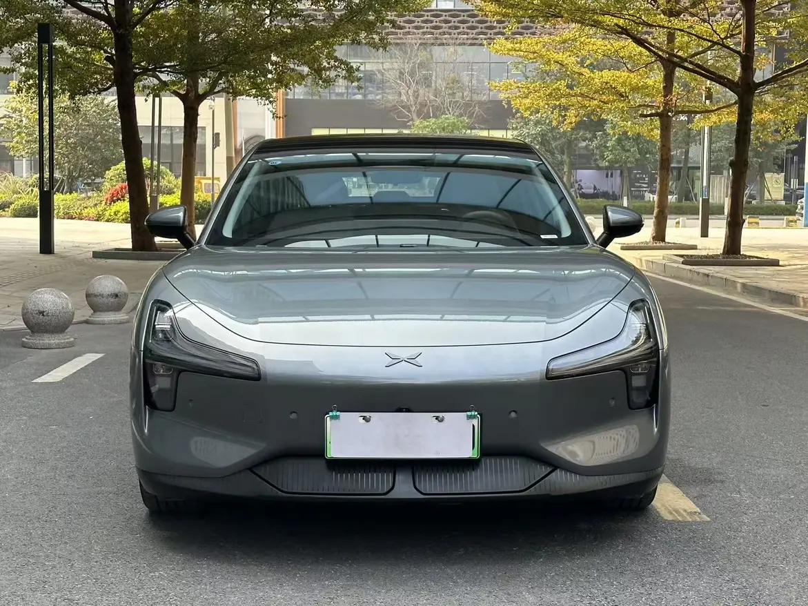 Xpeng Xiaopeng MONA M03  из Китая