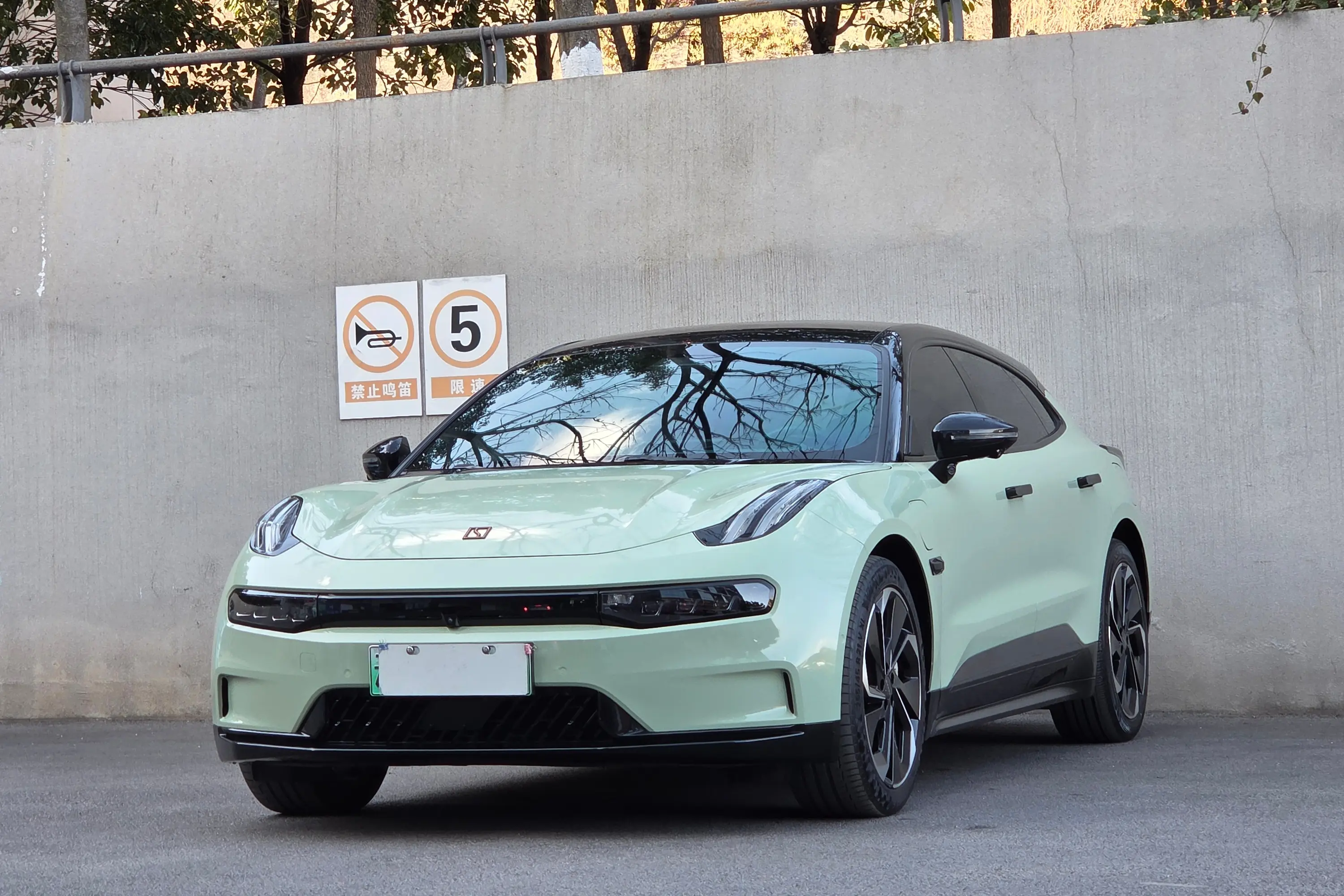 ZEEKR 001  из Китая