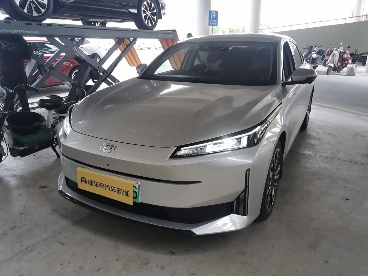 Changan Qiyuan A05  из Китая