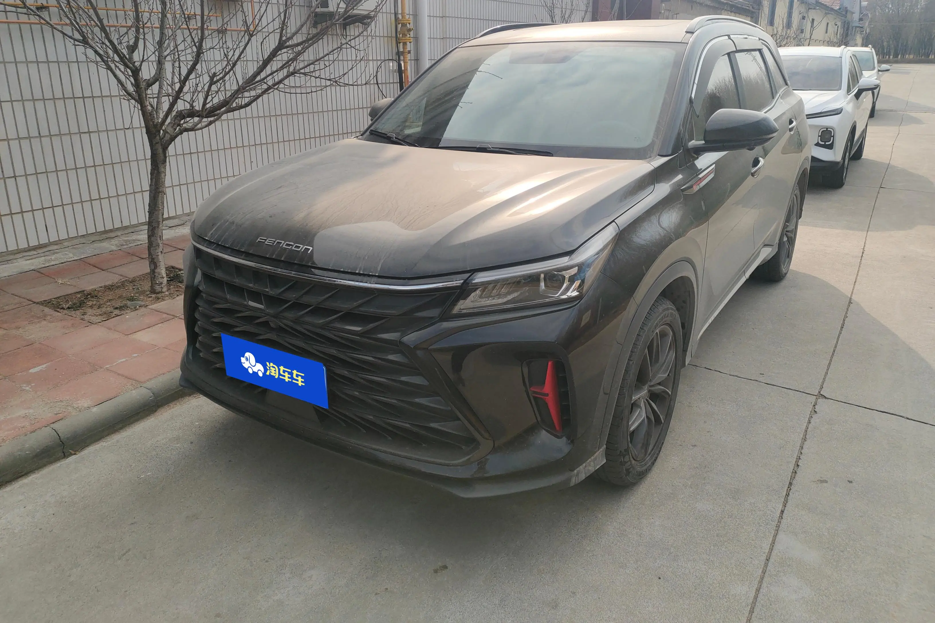 Dongfeng Fengon 580  из Китая