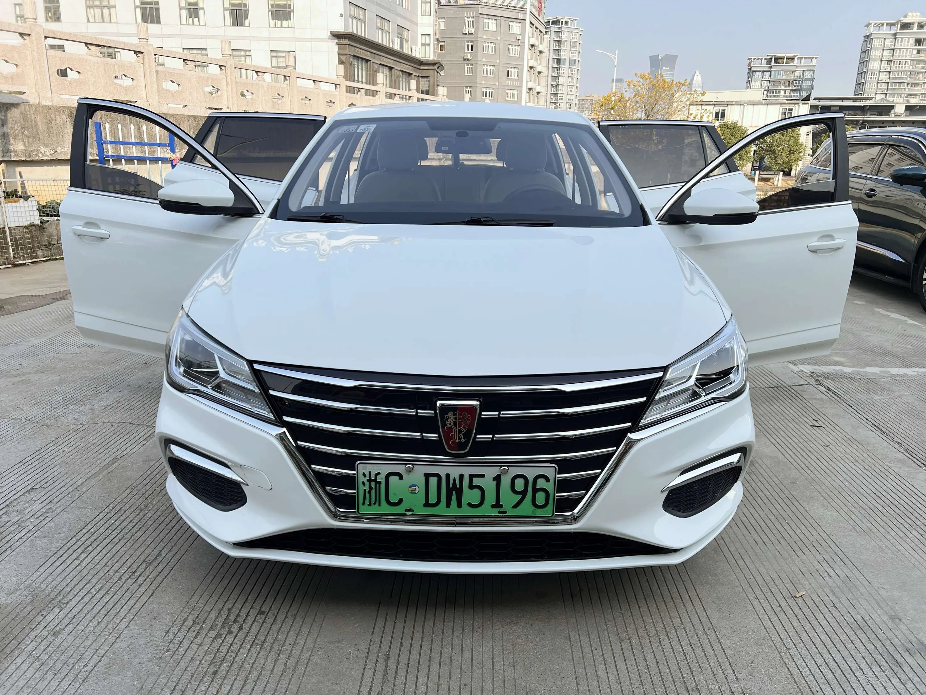 Roewe Ei5  из Китая