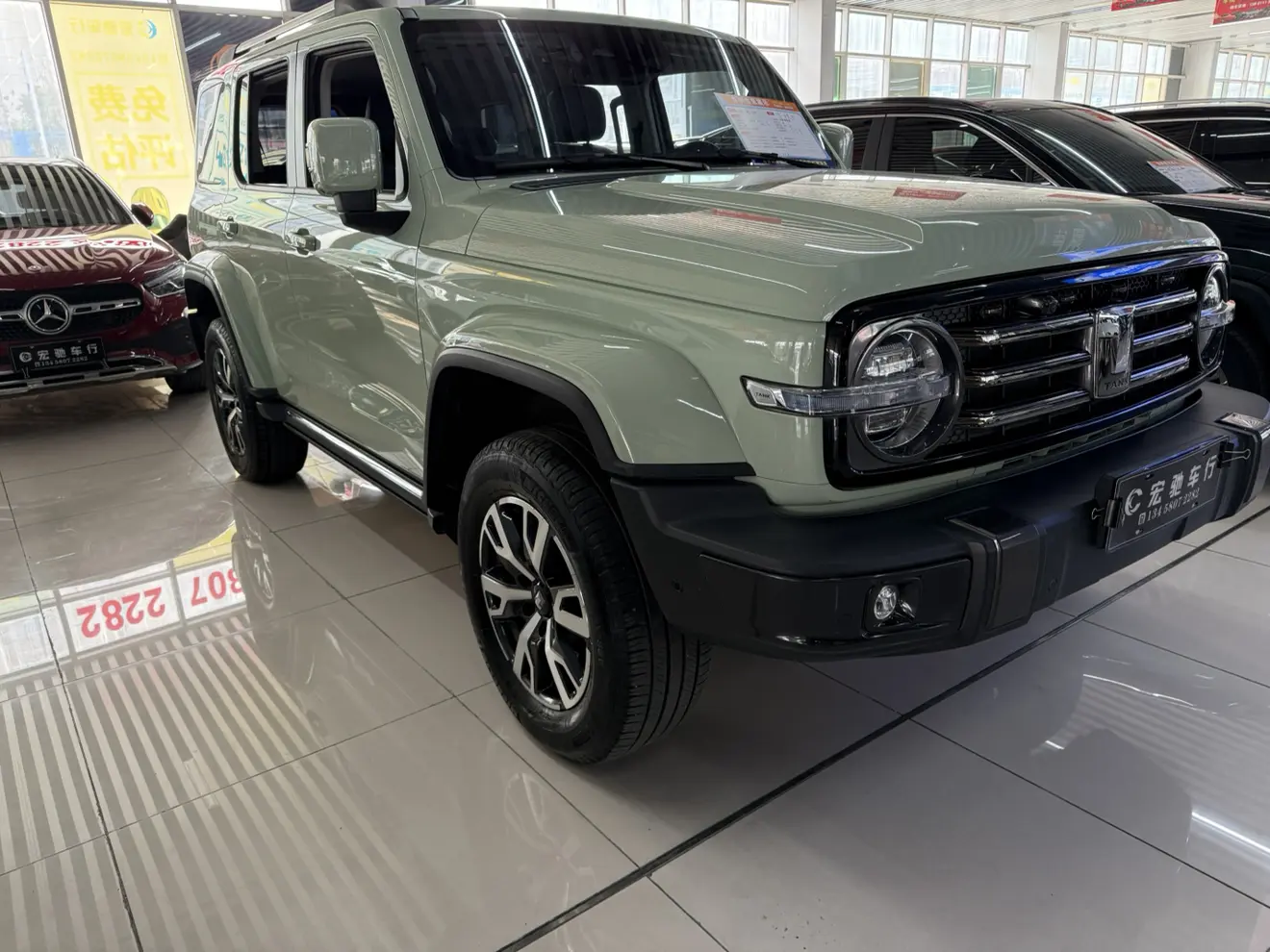 Tank 300  из Китая