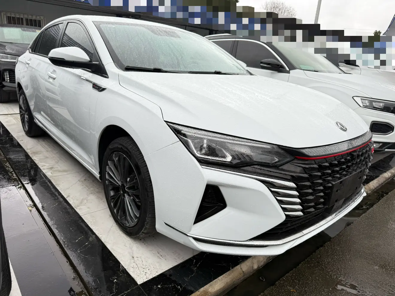 Dongfeng Yixuan MAX  из Китая