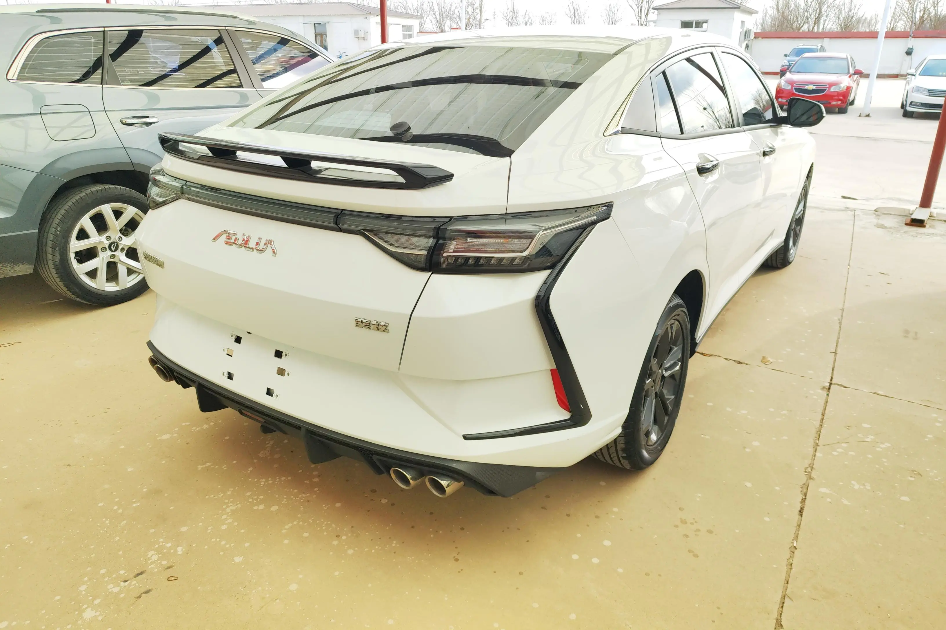 Dongfeng Yixuan  из Китая