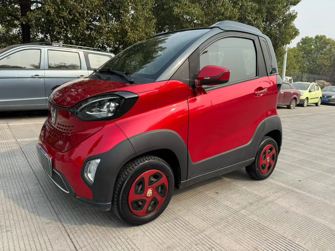Baojun E100  из Китая