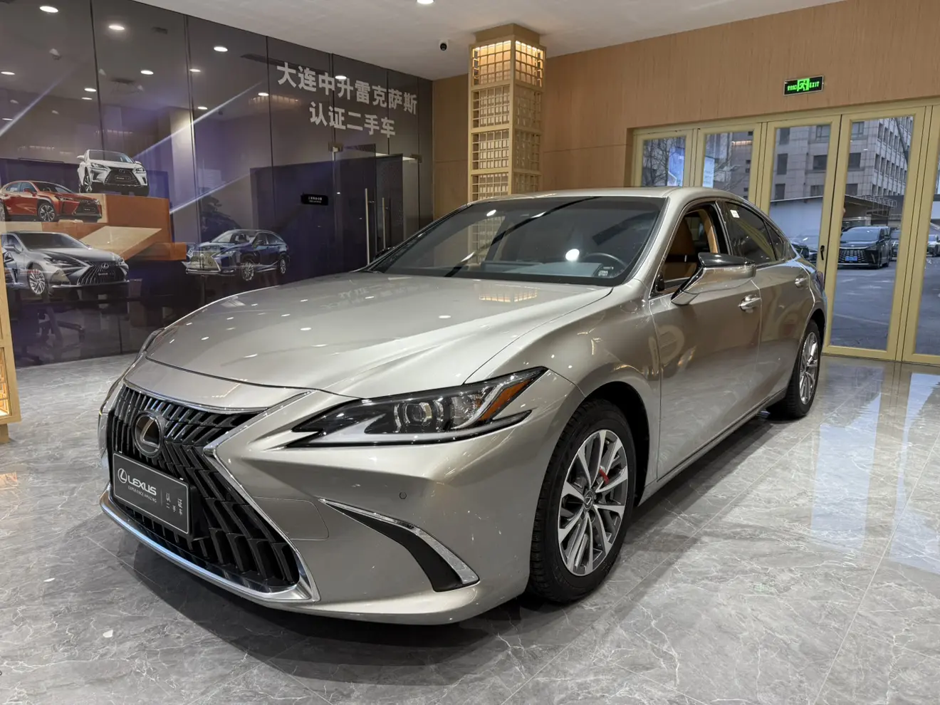 Lexus ES