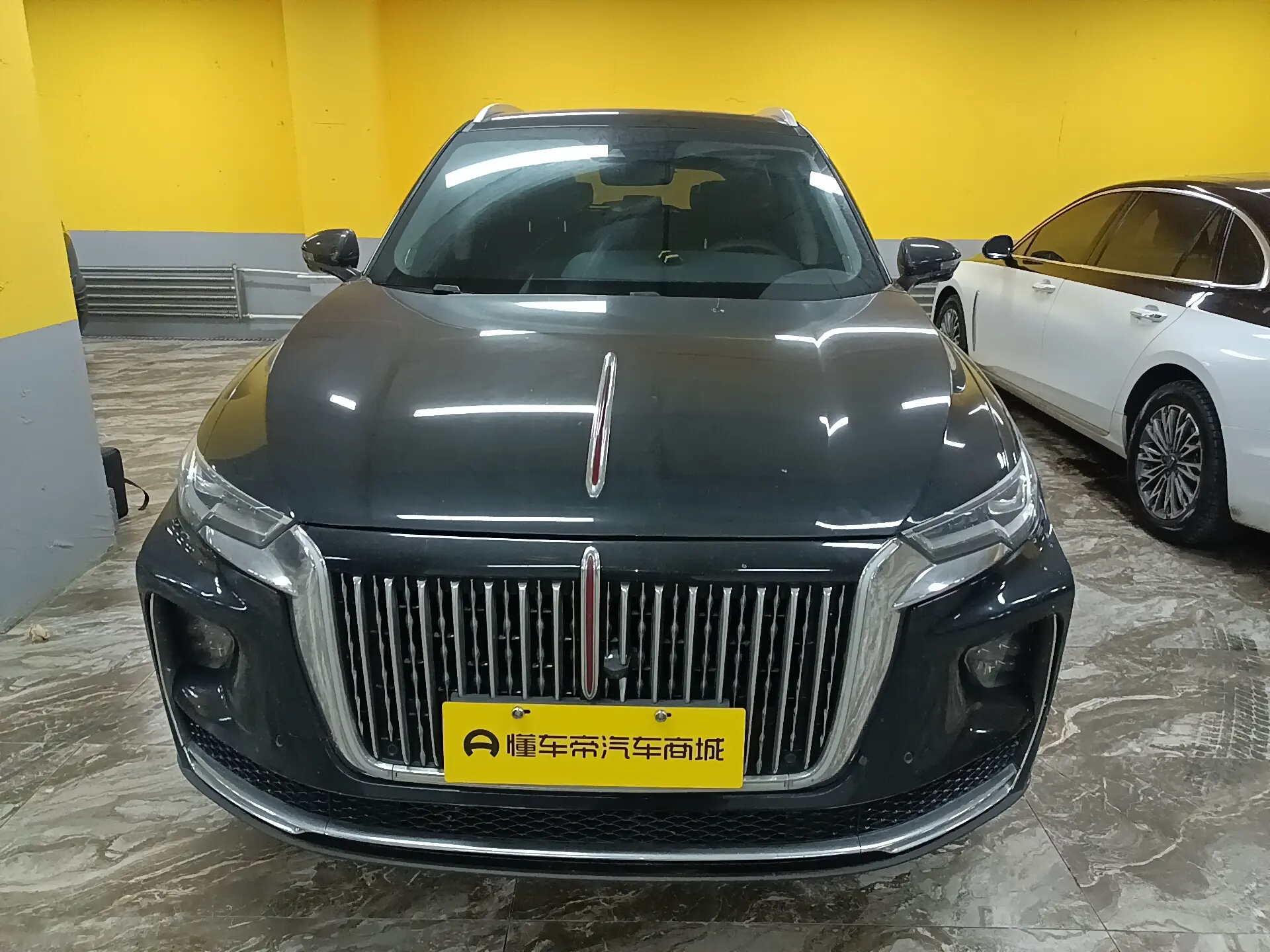 Hongqi HS5  из Китая