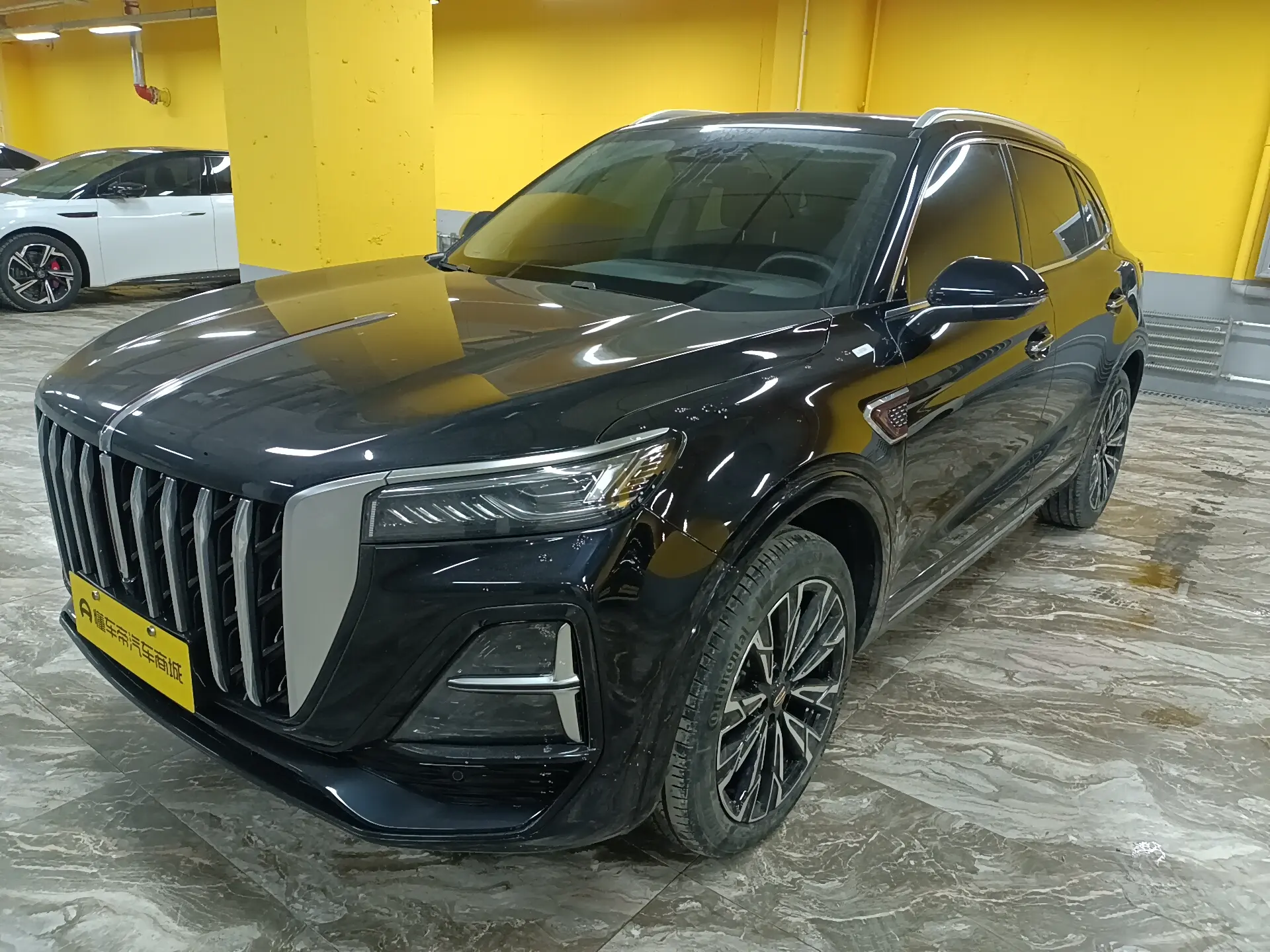 Hongqi HS5  из Китая