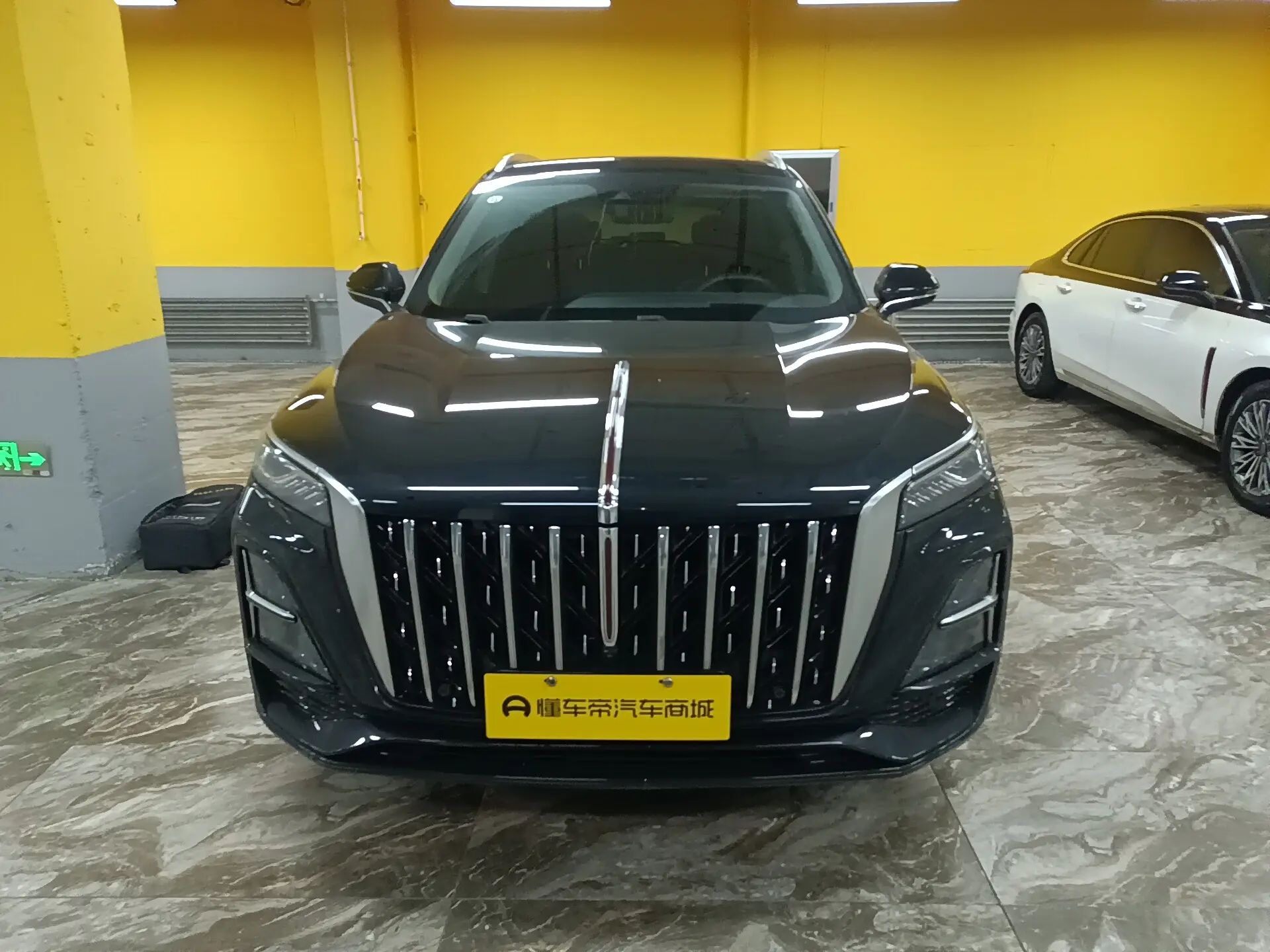 Hongqi HS5  из Китая