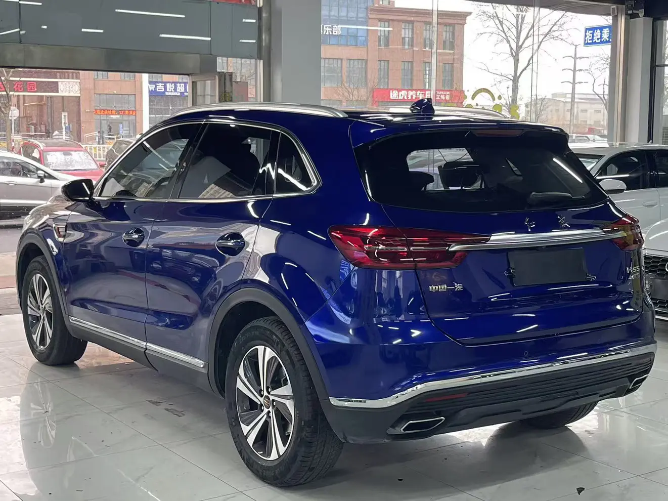 Hongqi HS5  из Китая