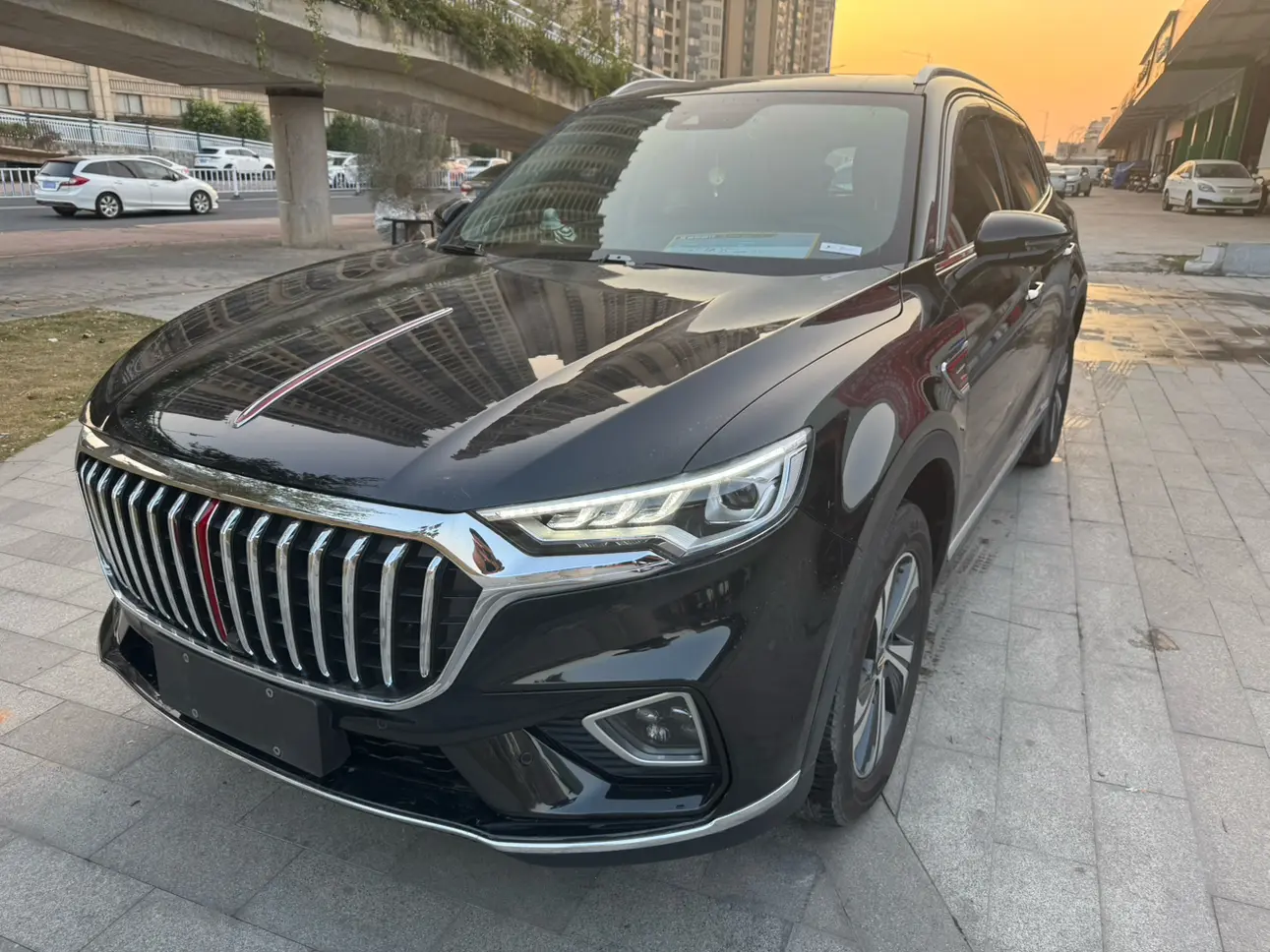 Hongqi HS5  из Китая