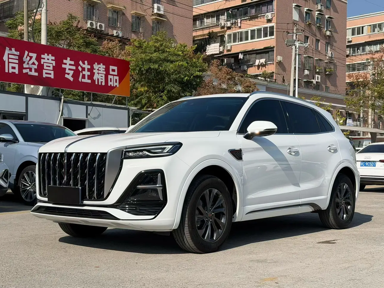 Hongqi HS5  из Китая