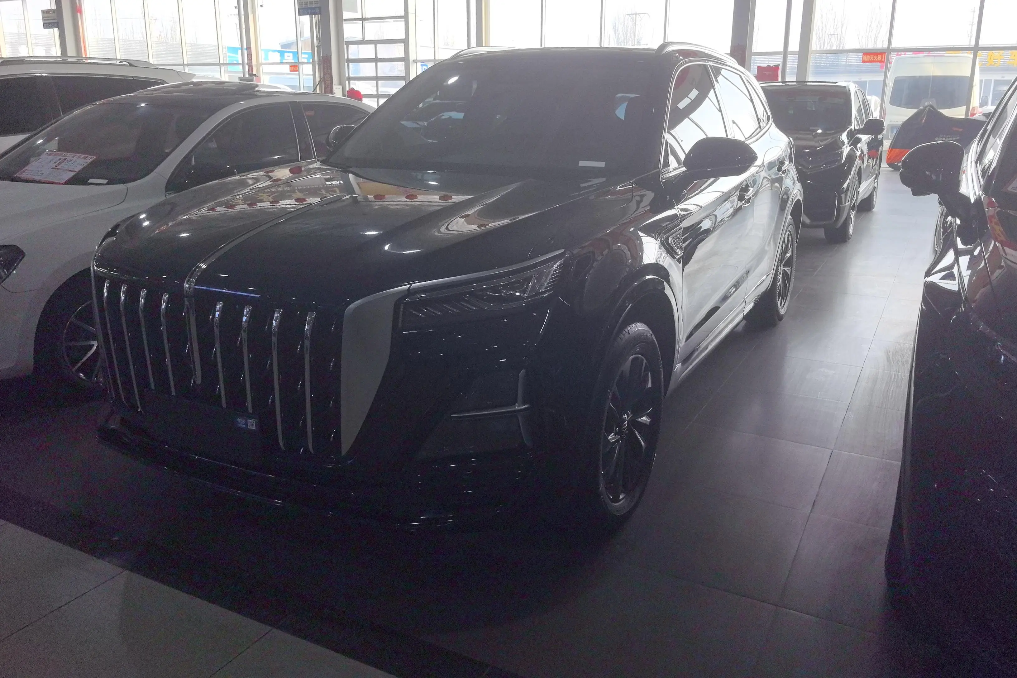 Hongqi HS5  из Китая