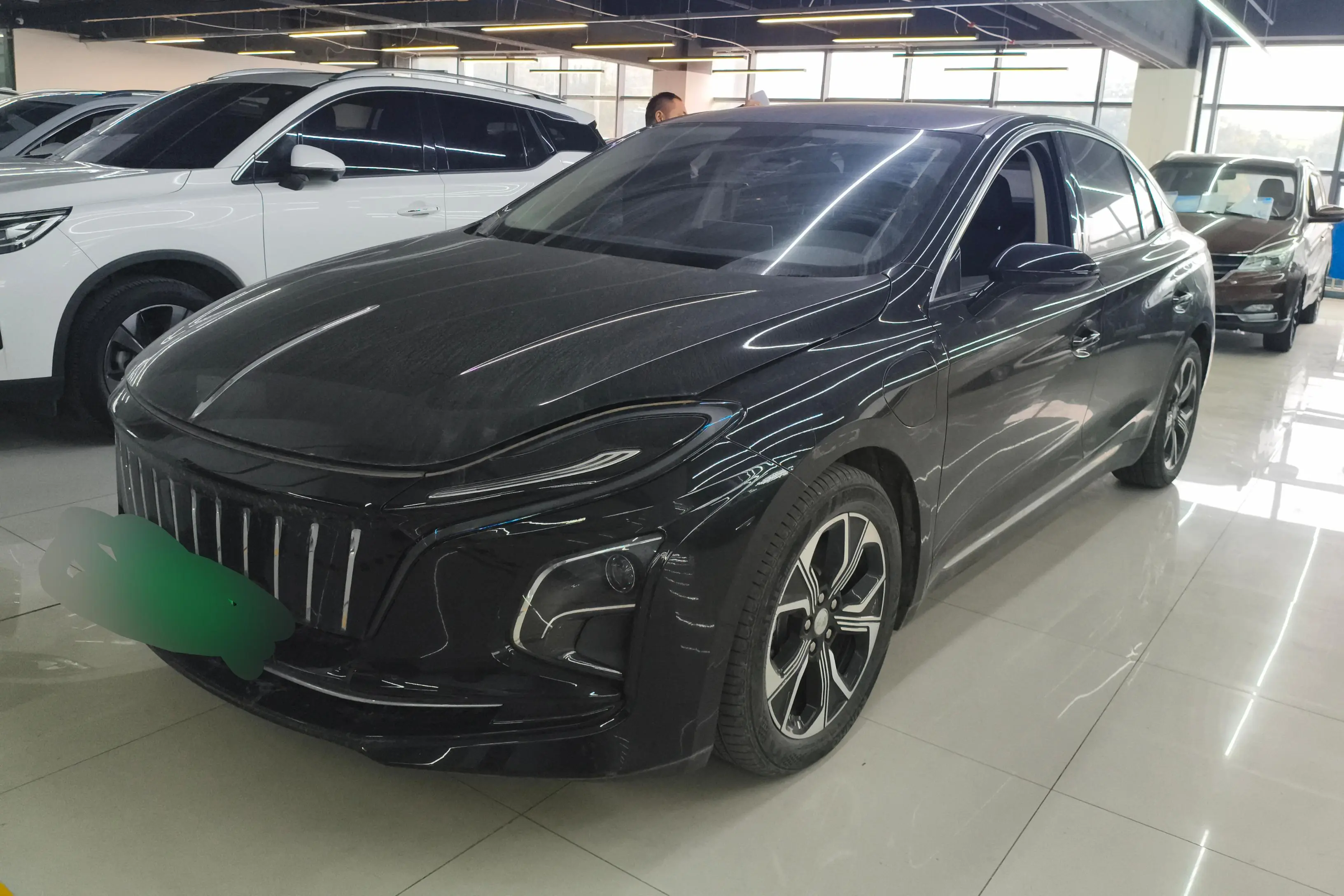 Hongqi E-QM5  из Китая