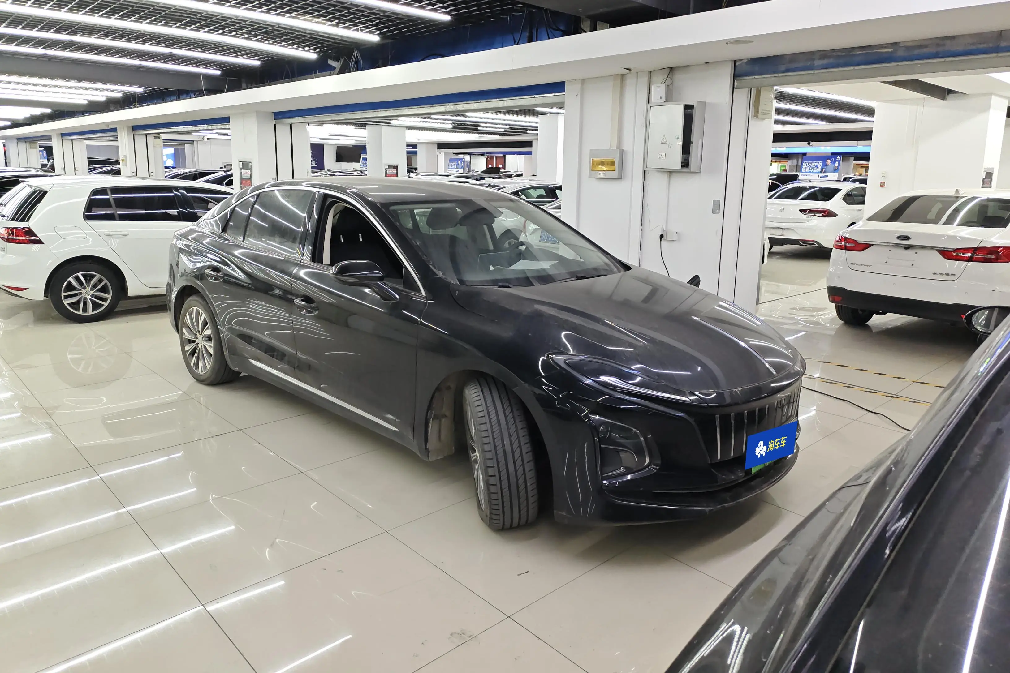 Hongqi E-QM5  из Китая