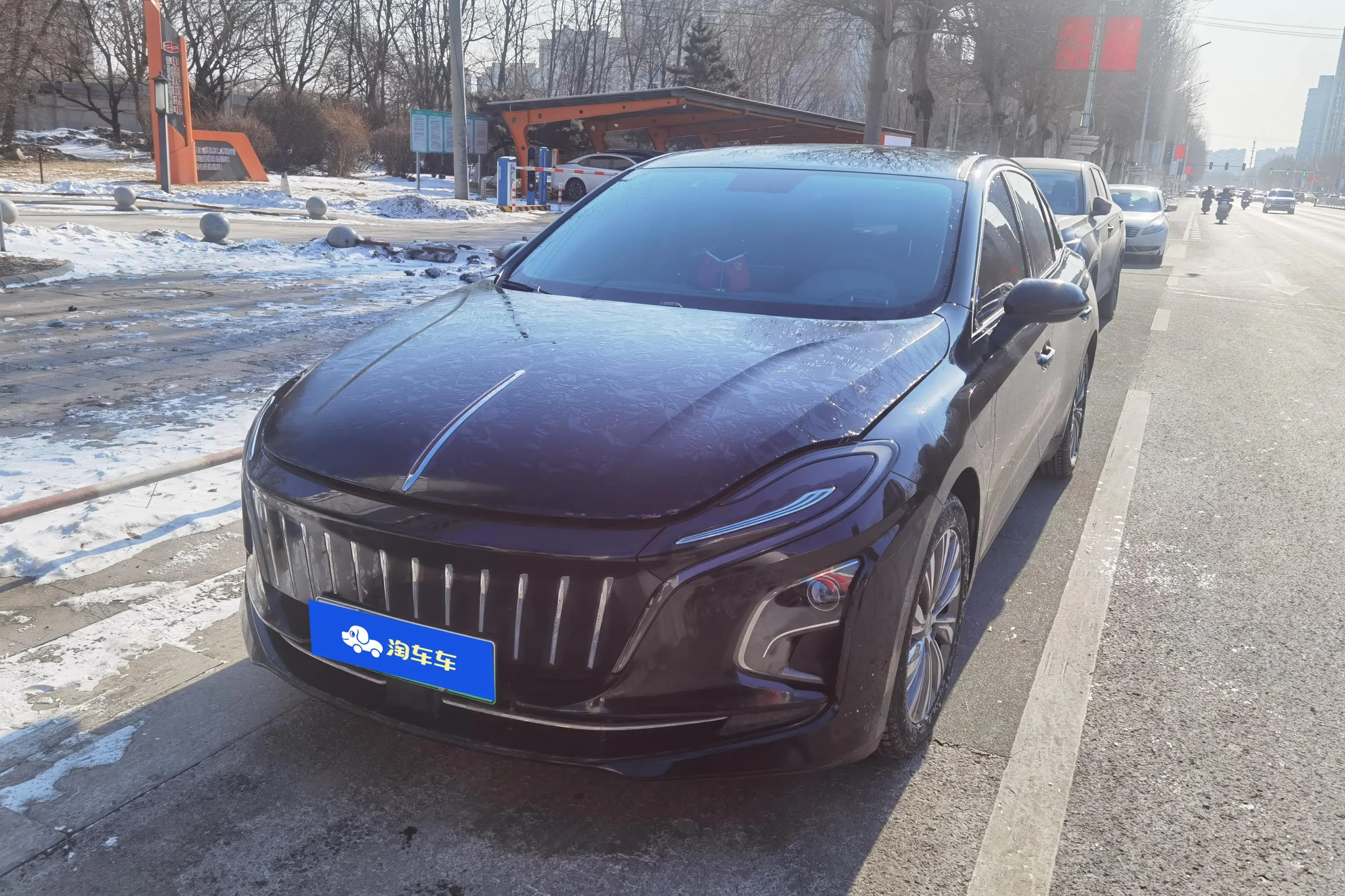 Hongqi E-QM5  из Китая
