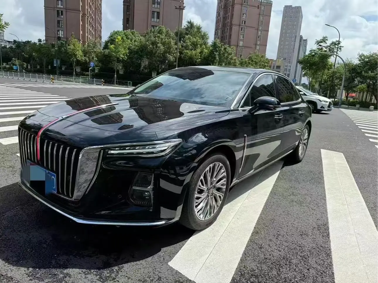 Hongqi H5  из Китая
