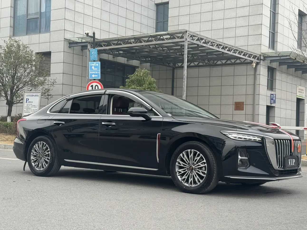 Hongqi H5  из Китая