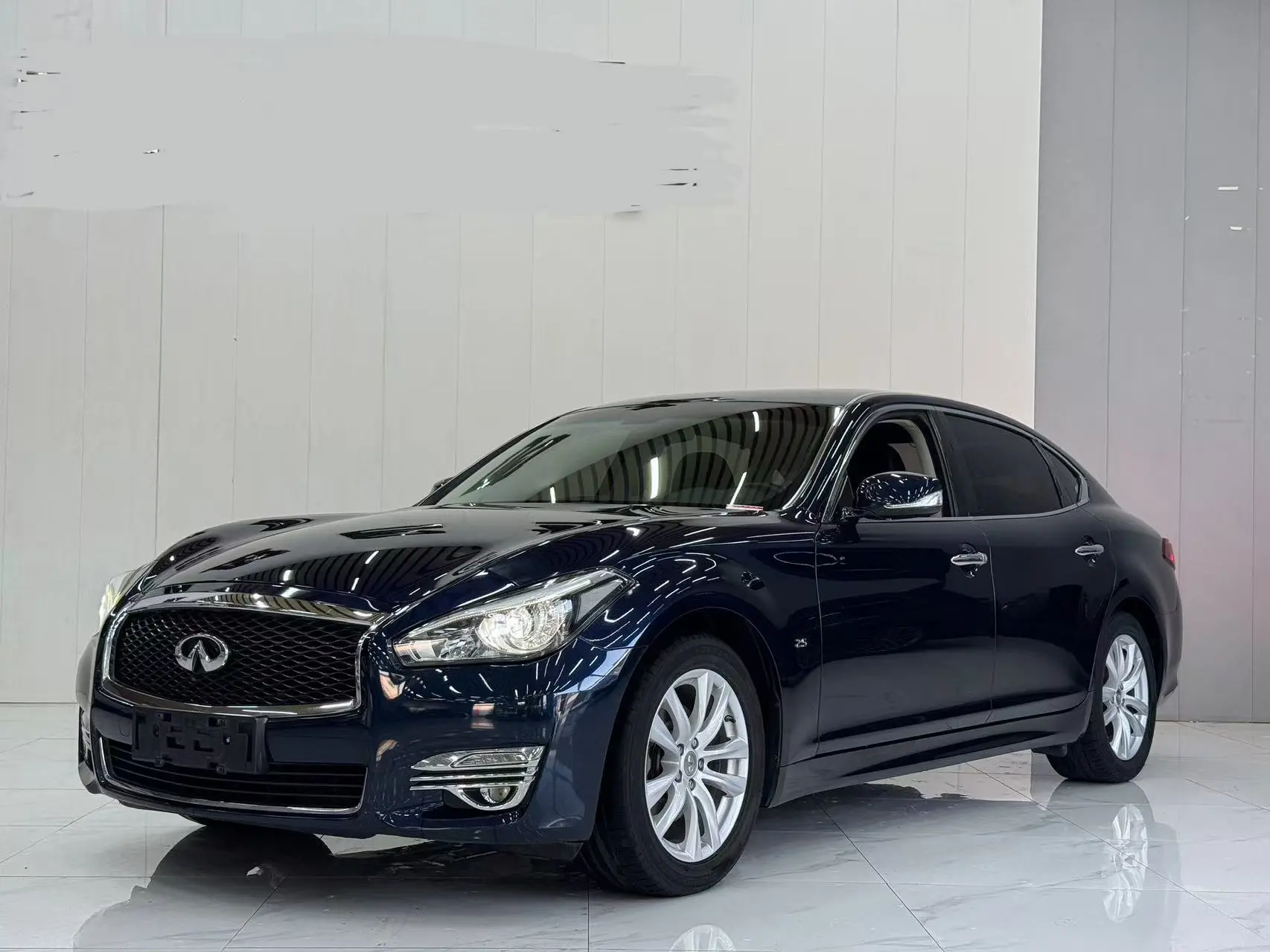 Infiniti Q70  из Китая
